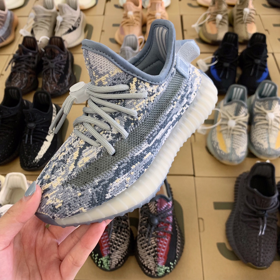 图片[2]-纯实拍🔰一眼心动💗的Yeezy350系列来啦！ 顶配版仅需‼️抢✊🏻 不得不说yeezy350真的是很吃香！ 椰子的颜值实在高🤞🏻而且超级好搭配！重点是脚感无敌好～实在太好穿‼️真爆底✨踩屎感😍品质好到不用夸哈💯💯肉眼可以看到的绝。-选品中心