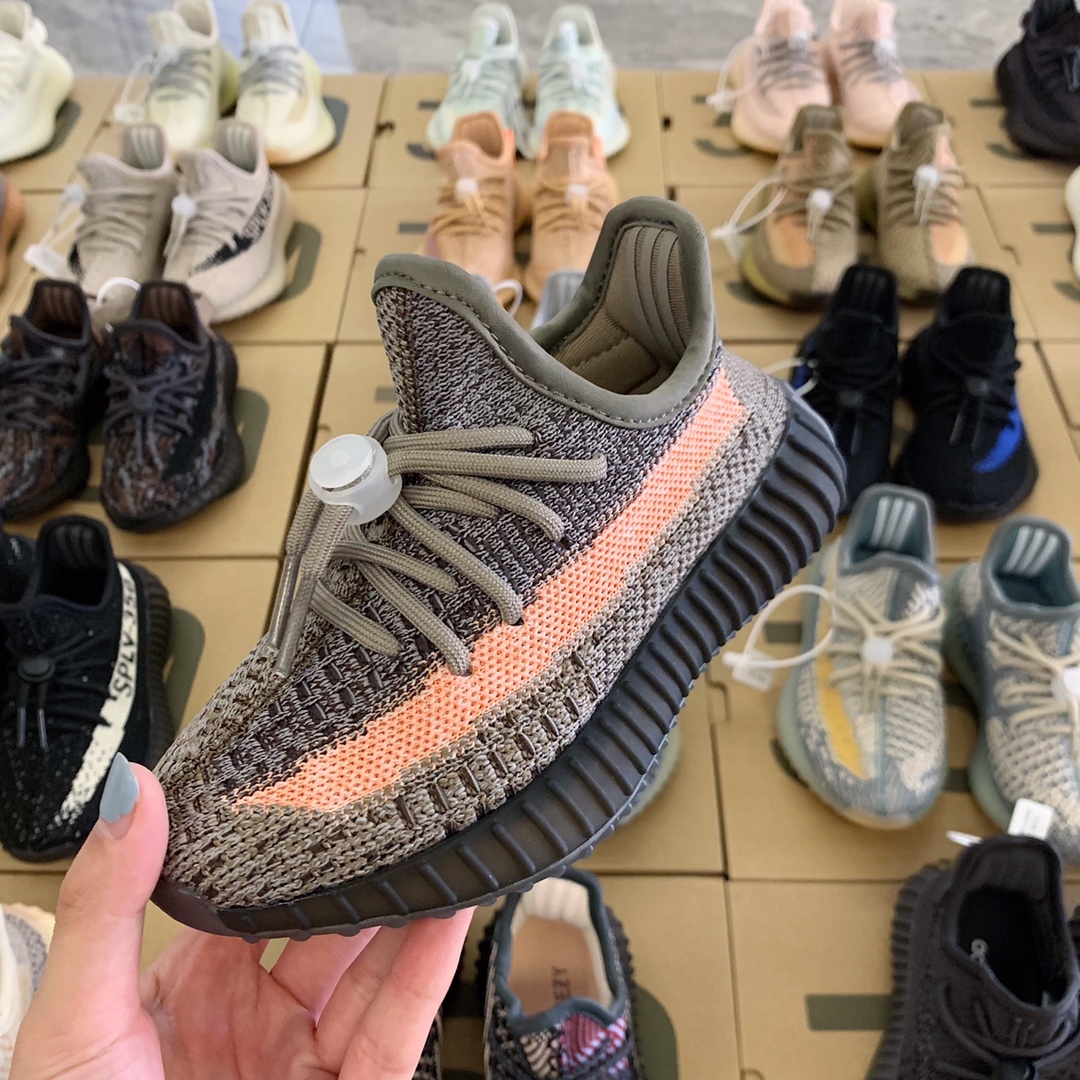 图片[6]-纯实拍🔰一眼心动💗的Yeezy350系列来啦！ 顶配版仅需‼️抢✊🏻 不得不说yeezy350真的是很吃香！ 椰子的颜值实在高🤞🏻而且超级好搭配！重点是脚感无敌好～实在太好穿‼️真爆底✨踩屎感😍品质好到不用夸哈💯💯肉眼可以看到的绝。-选品中心