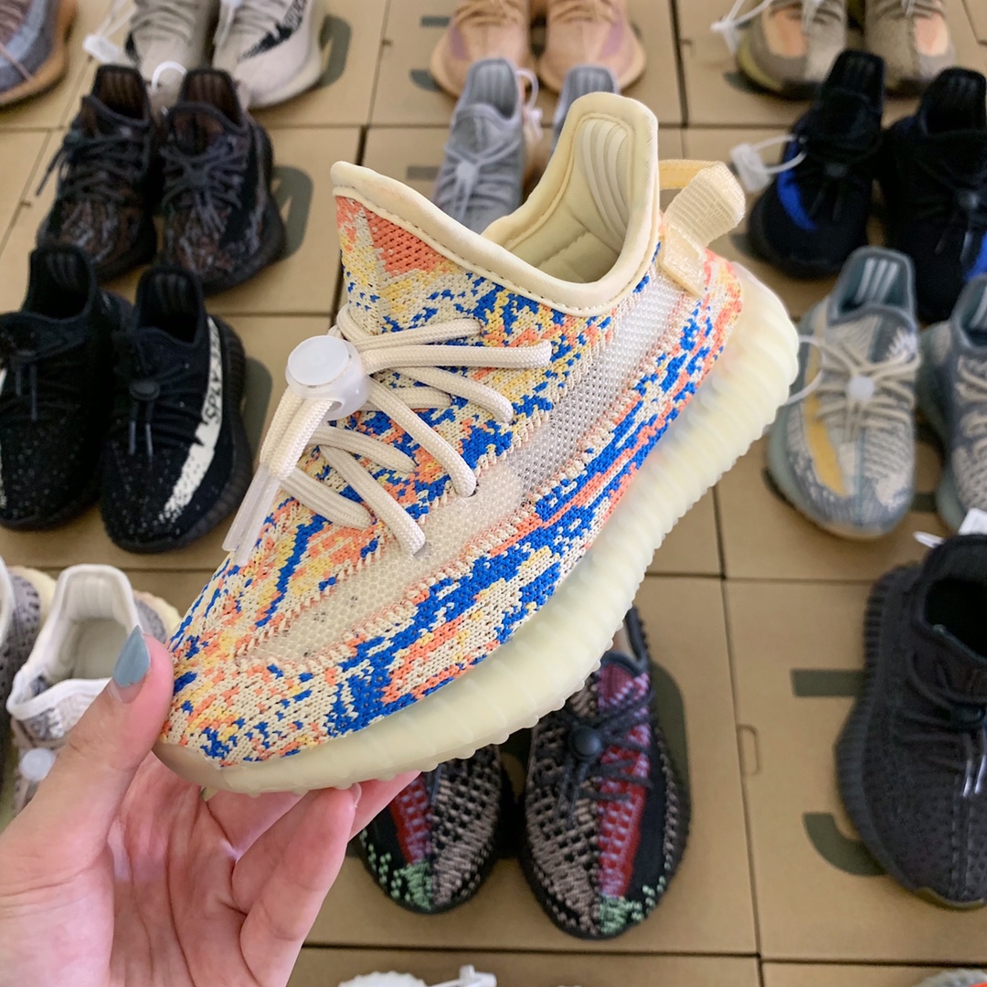 图片[2]-纯实拍🔰一眼心动💗的Yeezy350系列来啦！ 顶配版仅需‼️抢✊🏻 不得不说yeezy350真的是很吃香！ 椰子的颜值实在高🤞🏻而且超级好搭配！重点是脚感无敌好～实在太好穿‼️真爆底✨踩屎感😍品质好到不用夸哈💯💯肉眼可以看到的绝。-选品中心