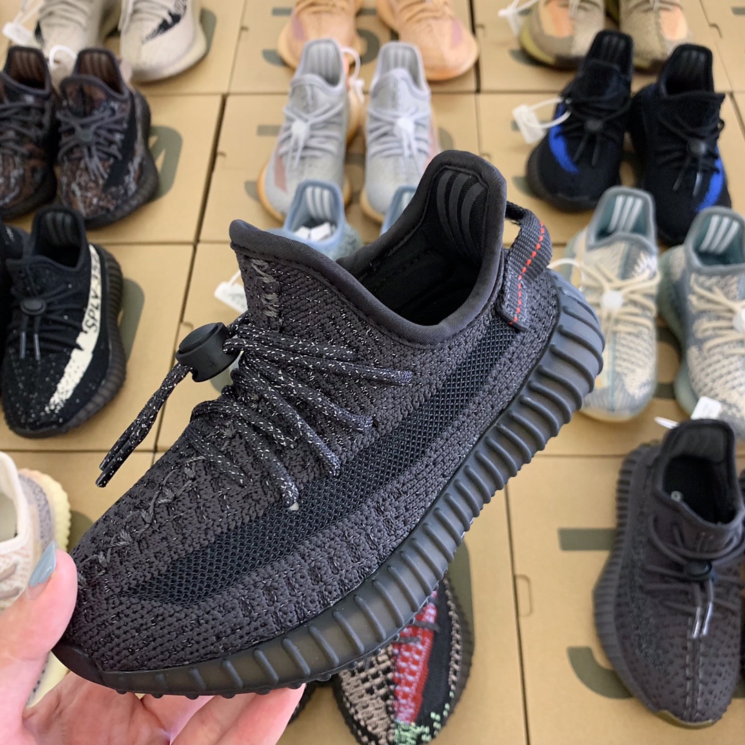 图片[8]-纯实拍🔰一眼心动💗的Yeezy350系列来啦！ 顶配版仅需‼️抢✊🏻 不得不说yeezy350真的是很吃香！ 椰子的颜值实在高🤞🏻而且超级好搭配！重点是脚感无敌好～实在太好穿‼️真爆底✨踩屎感😍品质好到不用夸哈💯💯肉眼可以看到的绝。-选品中心