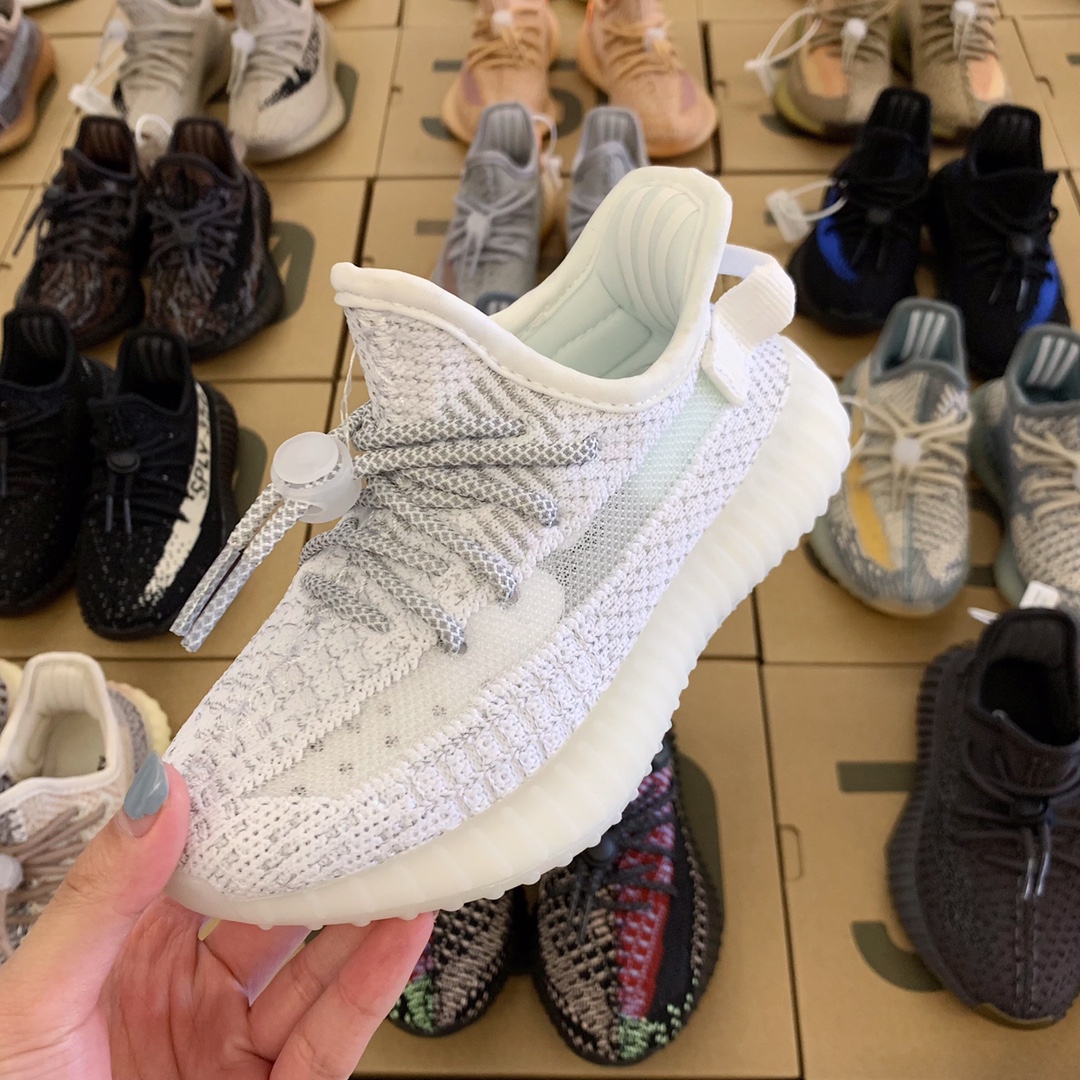 图片[7]-纯实拍🔰一眼心动💗的Yeezy350系列来啦！ 顶配版仅需‼️抢✊🏻 不得不说yeezy350真的是很吃香！ 椰子的颜值实在高🤞🏻而且超级好搭配！重点是脚感无敌好～实在太好穿‼️真爆底✨踩屎感😍品质好到不用夸哈💯💯肉眼可以看到的绝。-选品中心