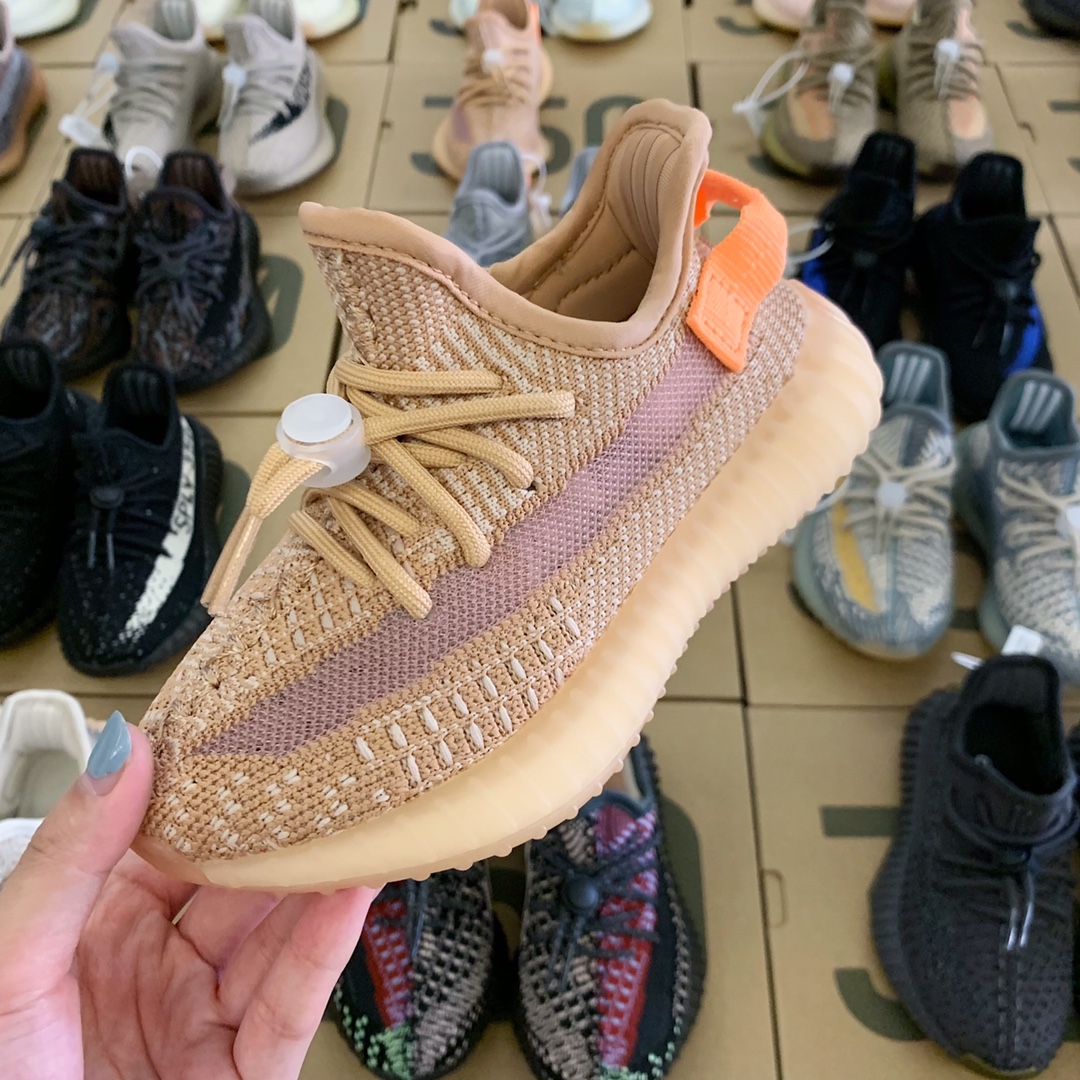 图片[5]-纯实拍🔰一眼心动💗的Yeezy350系列来啦！ 顶配版仅需‼️抢✊🏻 不得不说yeezy350真的是很吃香！ 椰子的颜值实在高🤞🏻而且超级好搭配！重点是脚感无敌好～实在太好穿‼️真爆底✨踩屎感😍品质好到不用夸哈💯💯肉眼可以看到的绝。-选品中心