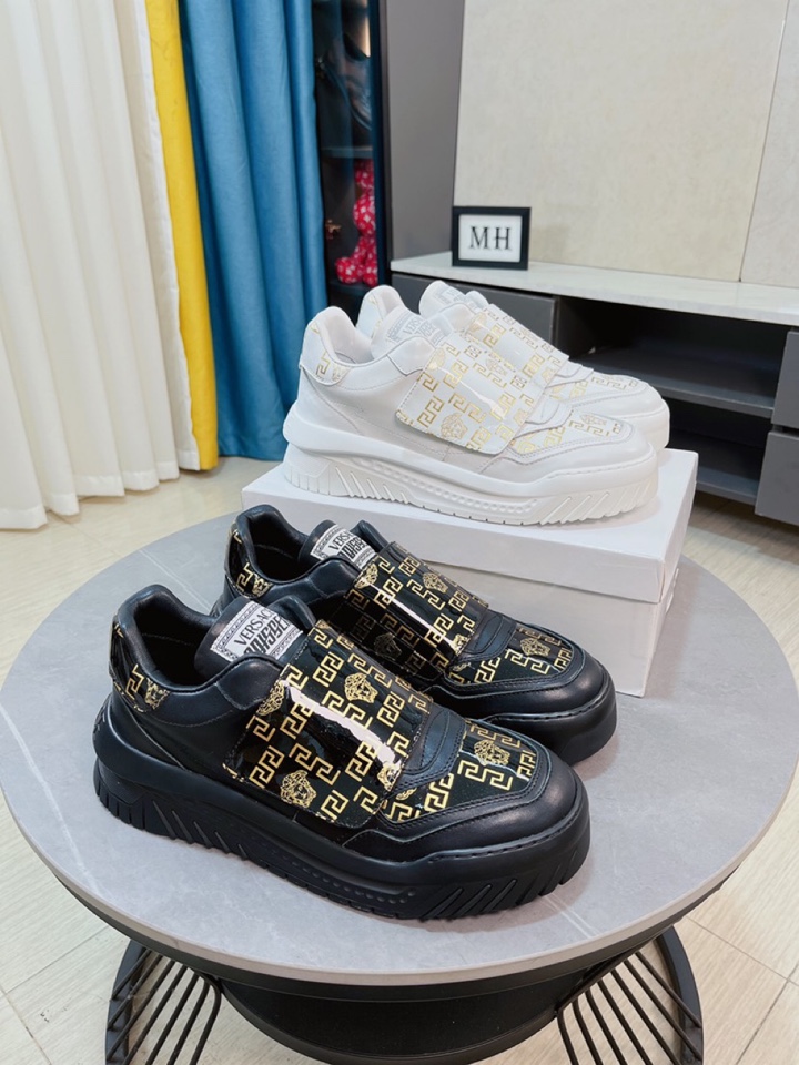 J0 VERSACE 范思哲   巴黎时装走秀款官网同步,进口头层牛皮鞋舌 Versace 范思哲 车标设计内里采用头层真皮皮,绝对的奢华打造,引领时尚新概念.配码：38-44