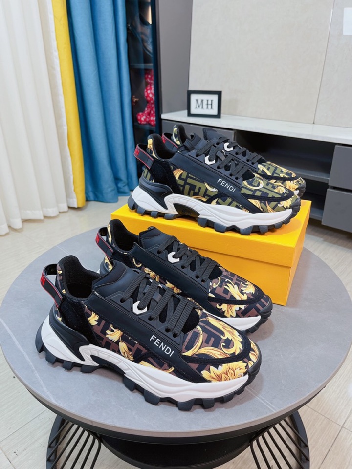 I5 Fendi 芬迪 经典舒适男士,牛皮压花真皮内里原版超轻橡胶材质粗纹大底 这种独特的轻薄风格适合这个季节的随意而精致的感性,上脚舒适自然 秋冬休闲出行日常款38/44