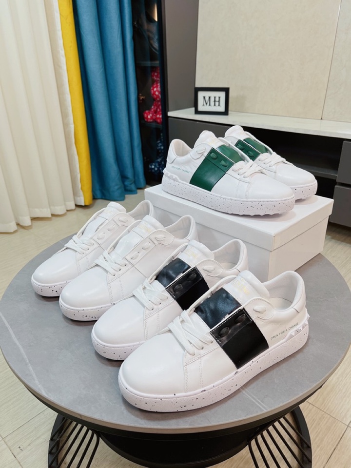 J0 配全套包装Valentino华伦天奴情侣款 官网一比一复刻 ,時尚休闲男鞋鞋面選用进口上等原版头层牛皮,羊皮内里,上脚非常有型,个性时尚橡膠耐磨大底,码数：35-44 45可定做全套包装、卡片、发票,布袋、手提袋