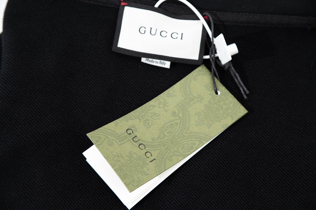 260 Gucci 古驰The North Face与Gucci拥有相似的发展历史和价值观