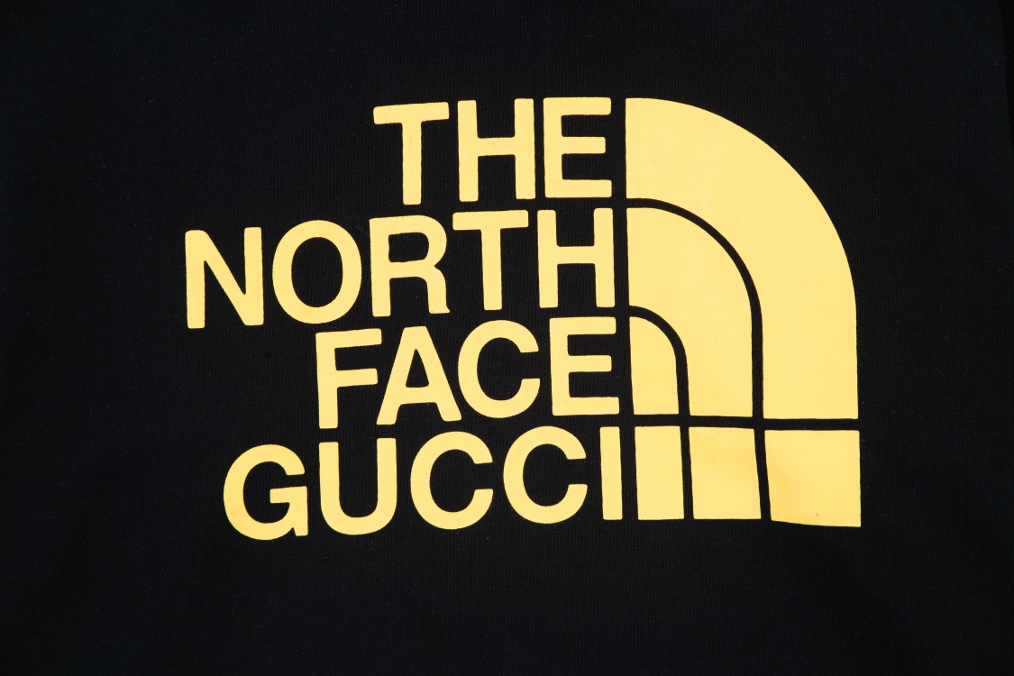 260 Gucci 古驰The North Face与Gucci拥有相似的发展历史和价值观