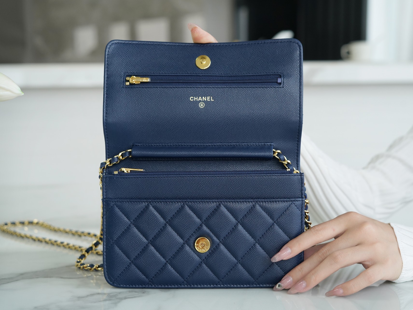 [Chanel Women