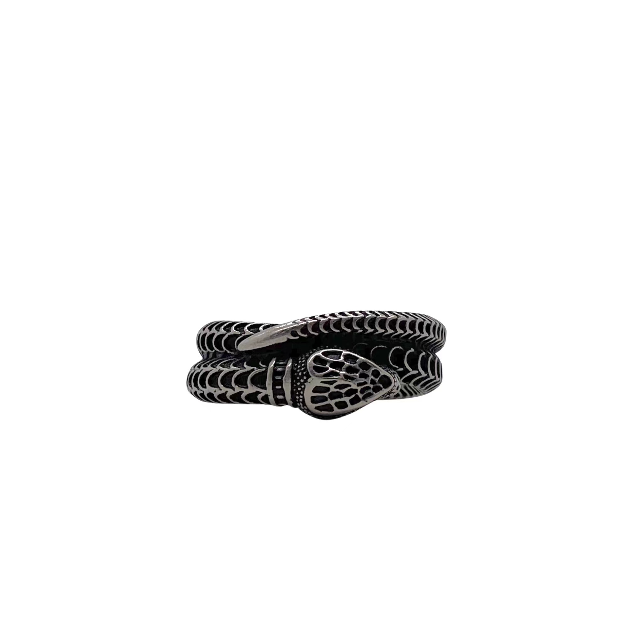 NO:106507,Gucci Double G Spirit Snake Ring Sterling Silver Aging Effect, Scale Decoration Snake Pattern This Spirit Snake-shaped ring is made of sterling silver material with aging effect, and the exquisite carved pattern vividly reproduces the scales of the Spirit Snake: No. 12-24, jewelry fine products, gucci, gucci, ring, pure silver19860909Gucci古驰 双G灵蛇戒指 纯银做旧效果 饰鳞片刻花灵蛇图案 这款灵蛇造型的戒指匠心选用具有做旧效果的纯银材质制成,精致的刻花图案栩栩如生地再现了灵蛇的鳞片 :12-24号,饰品精品,gucci,gucci,ring,pure silver,Jewelry