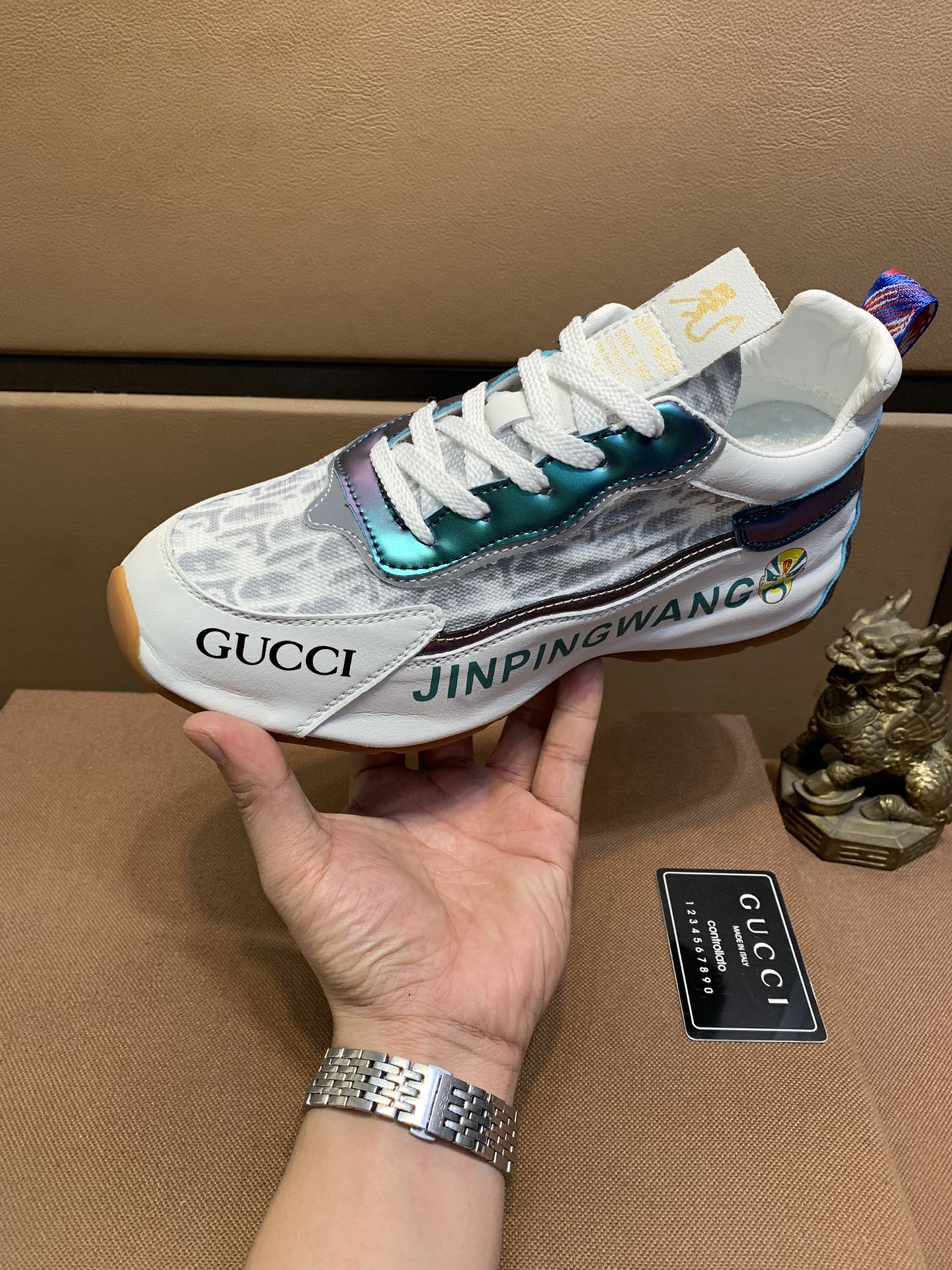 I5 爆款Gucci  古奇 男鞋高端品牌，鞋面采用意大利进口头层牛皮配原版双G布，头层猪皮内里垫脚制作，让行走更加便捷舒适，惊世之作打造时尚个性衬托你的与众不同打造时尚个性衬托你的与众不同潮男必备!经典数码 38-44 2色选