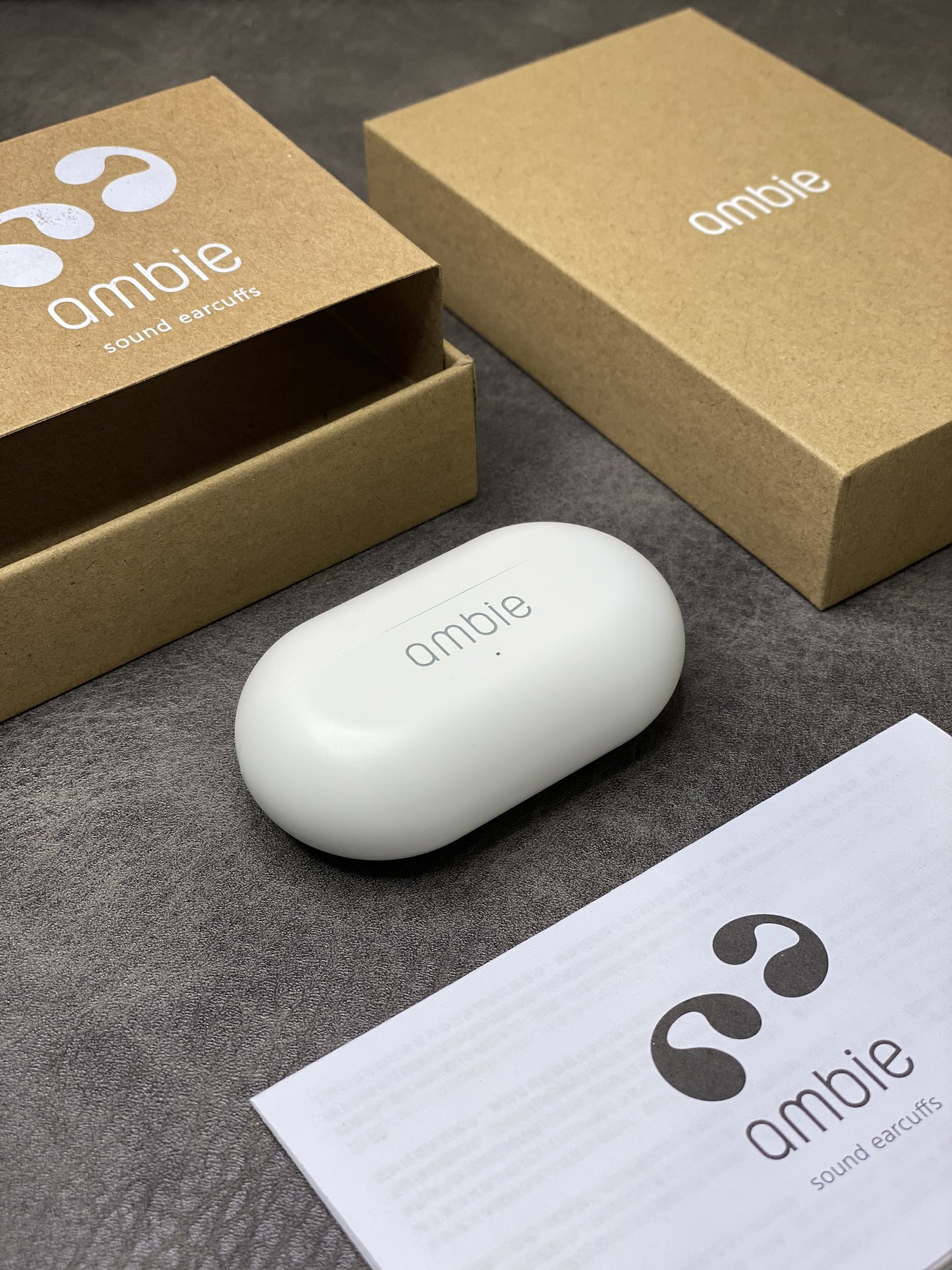 正确版本 推手价💰130
索尼旗下ambie骨传导耳夹式耳机
各大博主推荐 耳夹式设计 可当绝美耳饰
戴着像个耳环 颜值非常高 跑步也不怕掉
5.0蓝牙稳定连接 接打电话非常方便

充满电续航时间可达6小时 待机3天左右
进口芯片 利用骨传导技术传音 
紧贴耳骨后声波直接通过骨头传至听觉神经
带来高品质音乐的同时还不伤耳膜 
耳环式佩戴 不入耳 告别闷热和各种不适‼

原装一比一包装 外观不磨损可退换 保修3个月