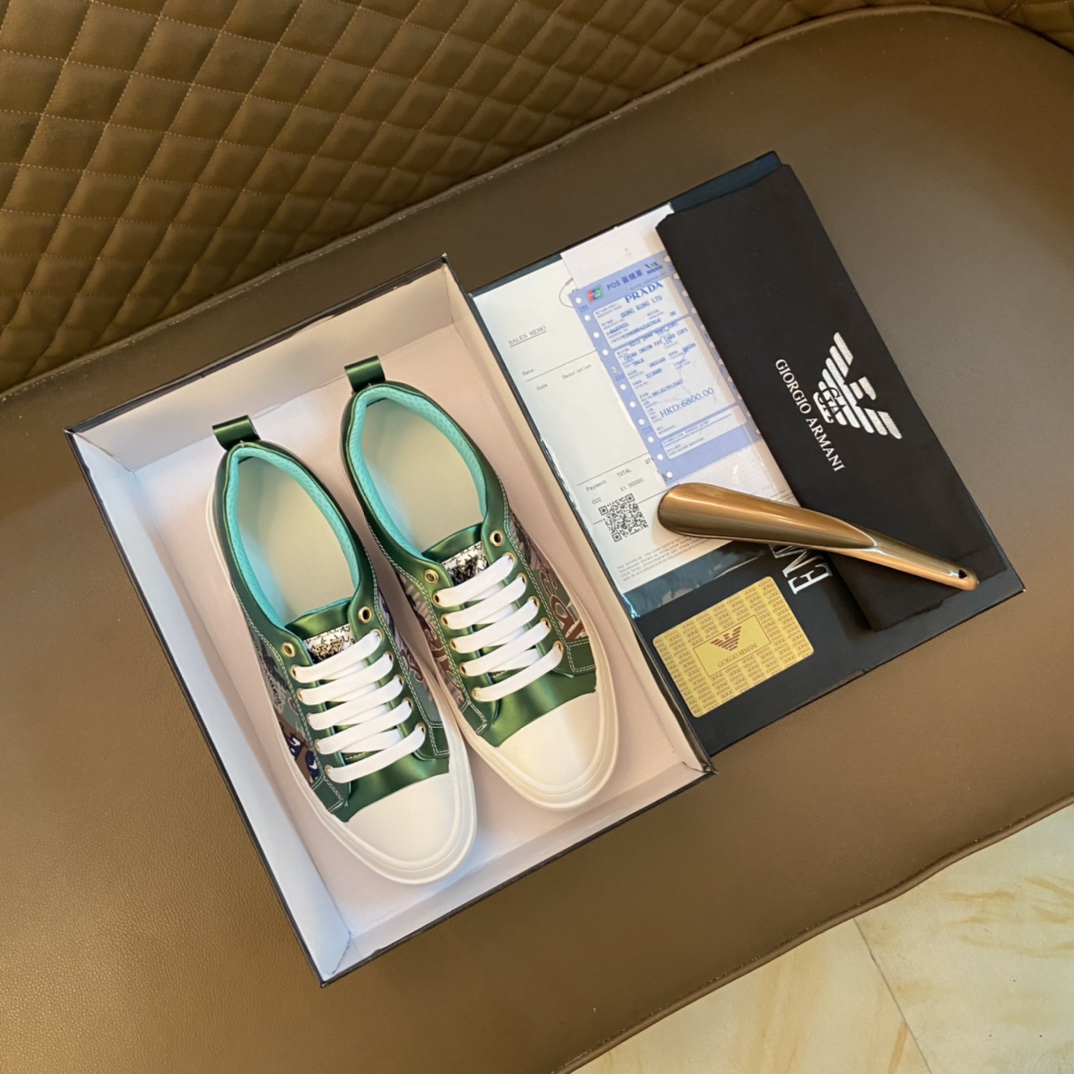 I0 Armani 阿玛尼  原版专柜潮鞋 鞋面意大利进口特殊材质原版牛皮 羊皮内里 潮男年轻人必备,欧美时尚风格,无论走到那你都是亮点.1:1复刻 运动风,原单 Armani 阿玛尼 印图 懒人套脚必备 原版运动底 精品打造 适合司机驾车出行 款式简单而不失奢华,百搭,让你走到那都是亮点,男鞋码数：38-44 45定做 白色 黑色 选 长期供实体店