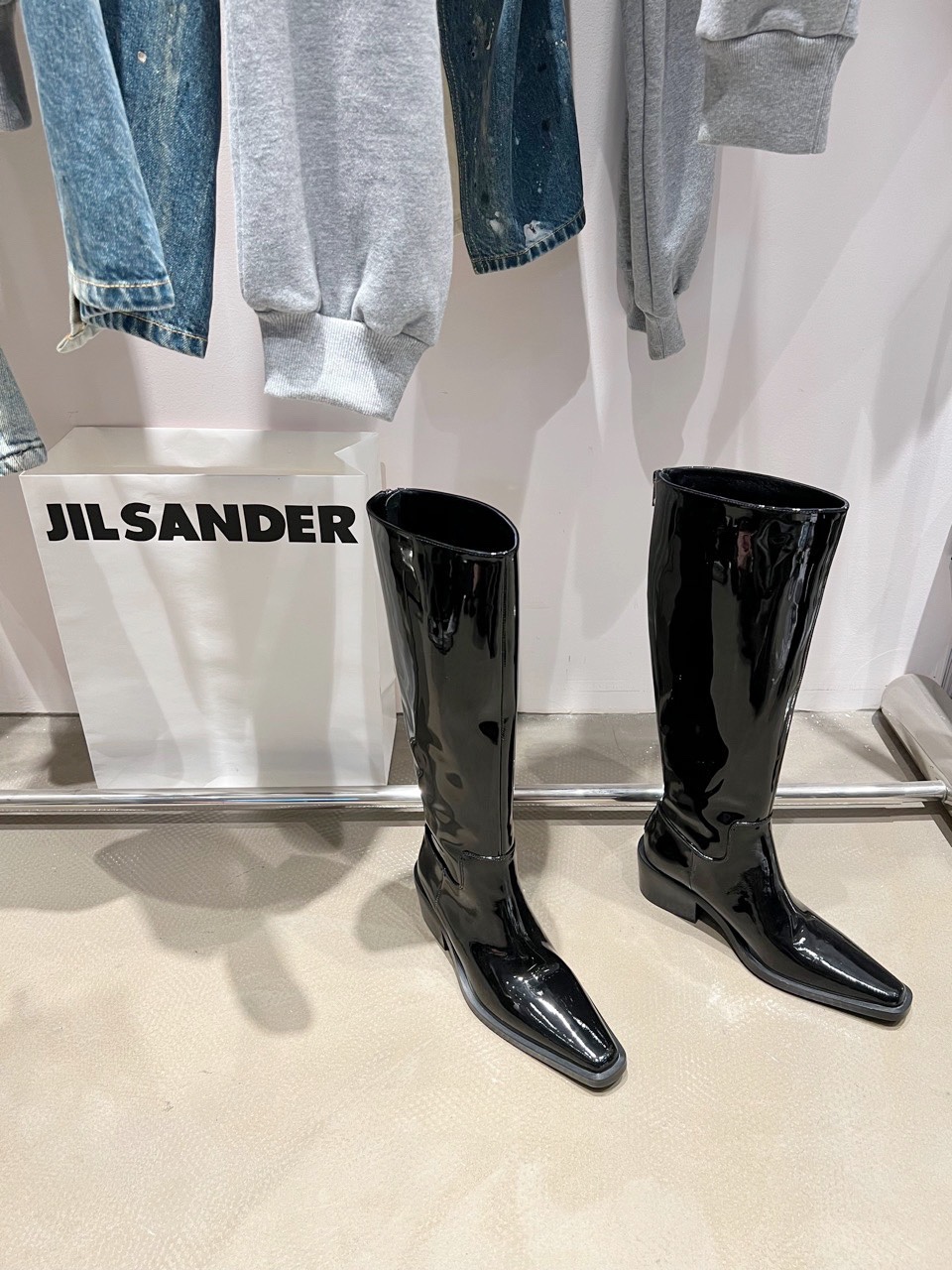 2022/fw Italian Cow Skin Shoes with Elevated Heel and Stylish Design