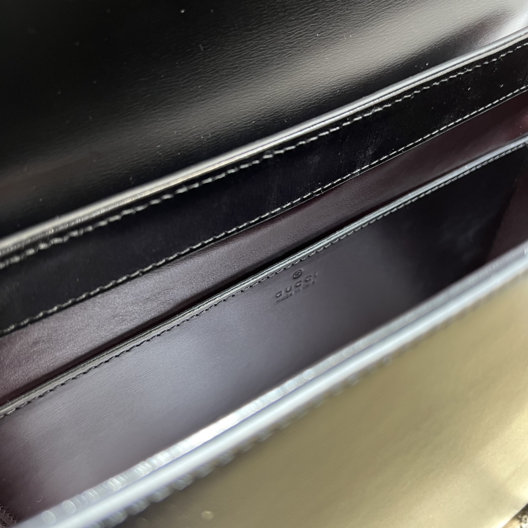 GUCCI古驰中号黑色邮差包702136