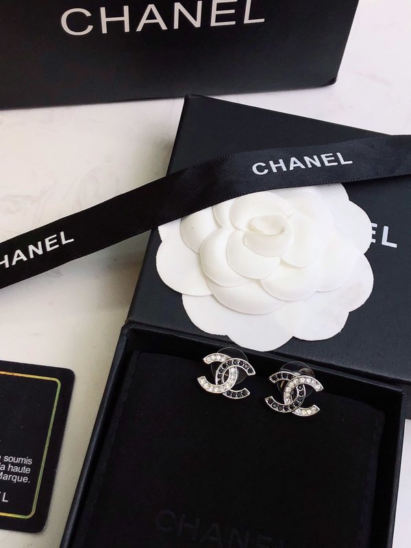 What is a counter quality Chanel Jewelry Earring Same as Original Yellow Set With Diamonds Brass