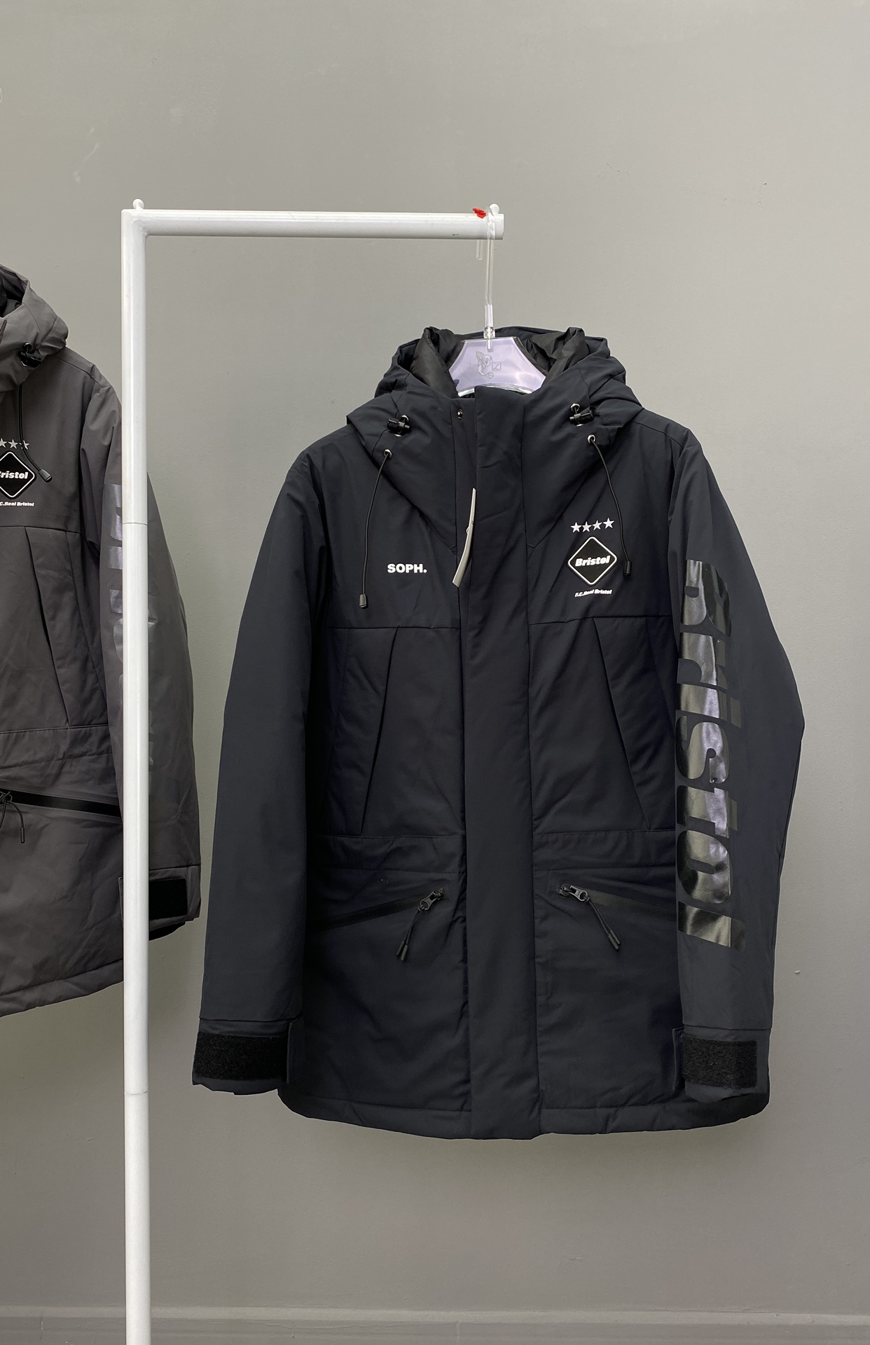日潮巅峰品牌 F.C.Real Bristol DOWN BENCH COAT中长款羽绒服