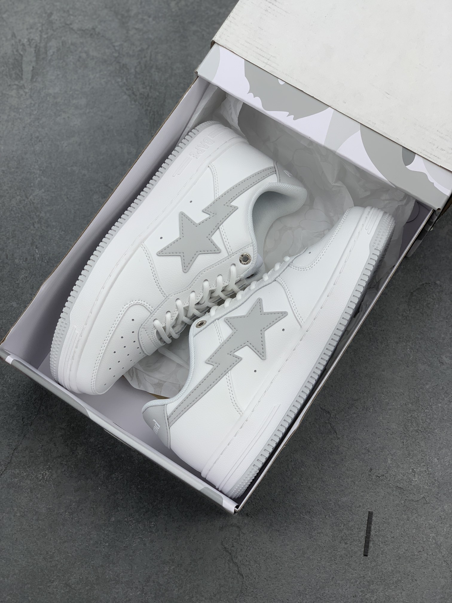 BAPE Sk8 Sta: Nigo's Low-Top Classic Skate Shoes - White 10 i1663822775 5517 8