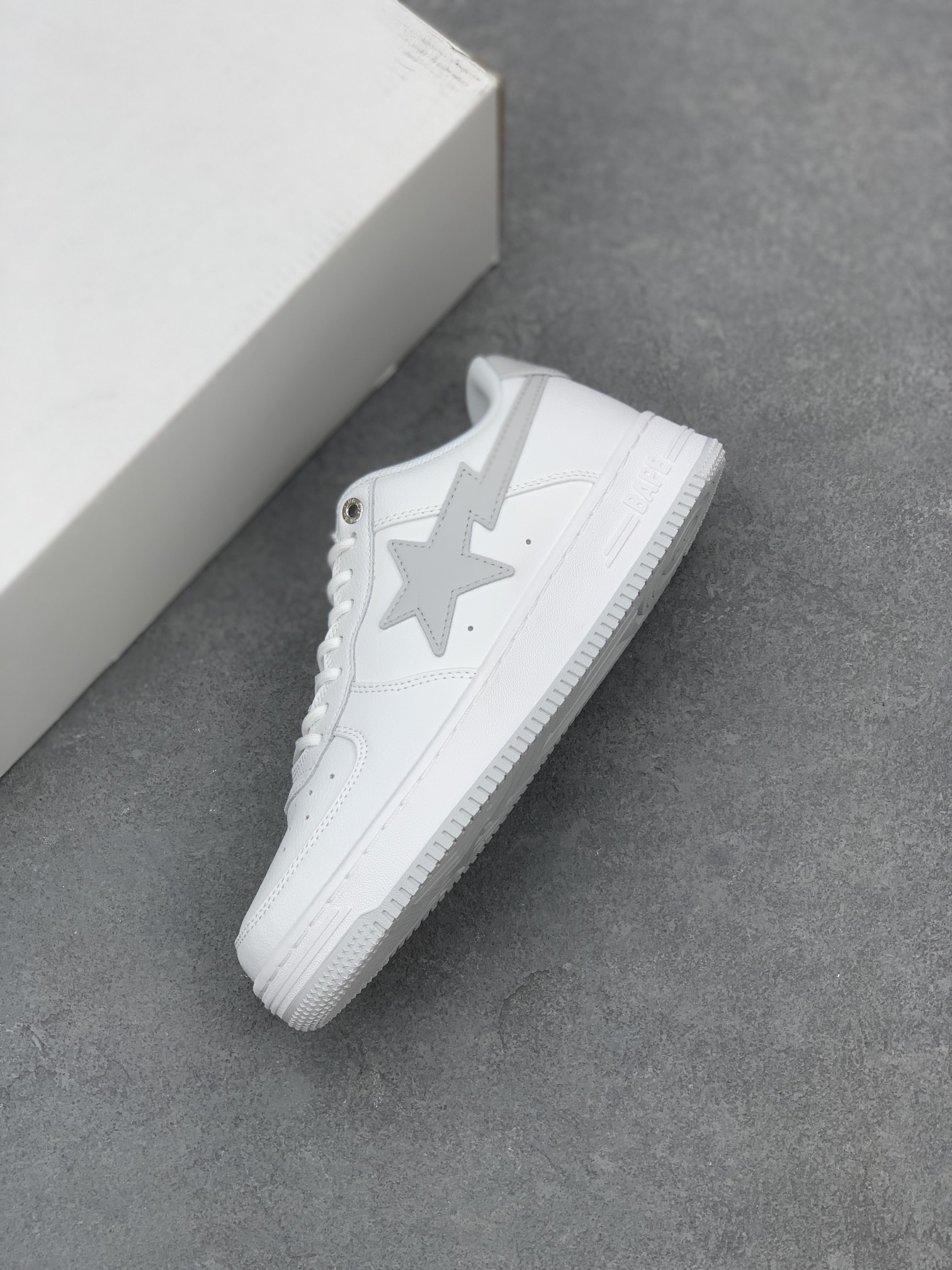 BAPE Sk8 Sta: Nigo's Low-Top Classic Skate Shoes - White 8 i1663822775 913 6
