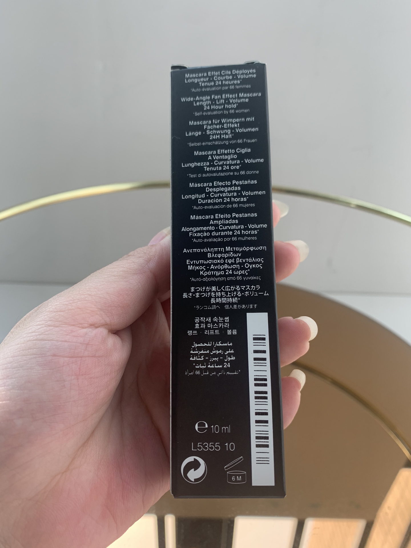 专/80💰
兰蔻天鹅颈睫毛膏！自从被BABY、刘诗诗带上婚礼后，就变成断货人气王 每只眼睛分2部分刷，刷头的方向是不一样的，这样才可以达到最好的效果 这款睫毛膏主打刷出卷翘, 浓密, 根根分明的迷人睫毛，独特的"天鹅颈"刷头专利设计，让刷毛的过程更加顺手，完全可以照顾到每一根睫毛。
