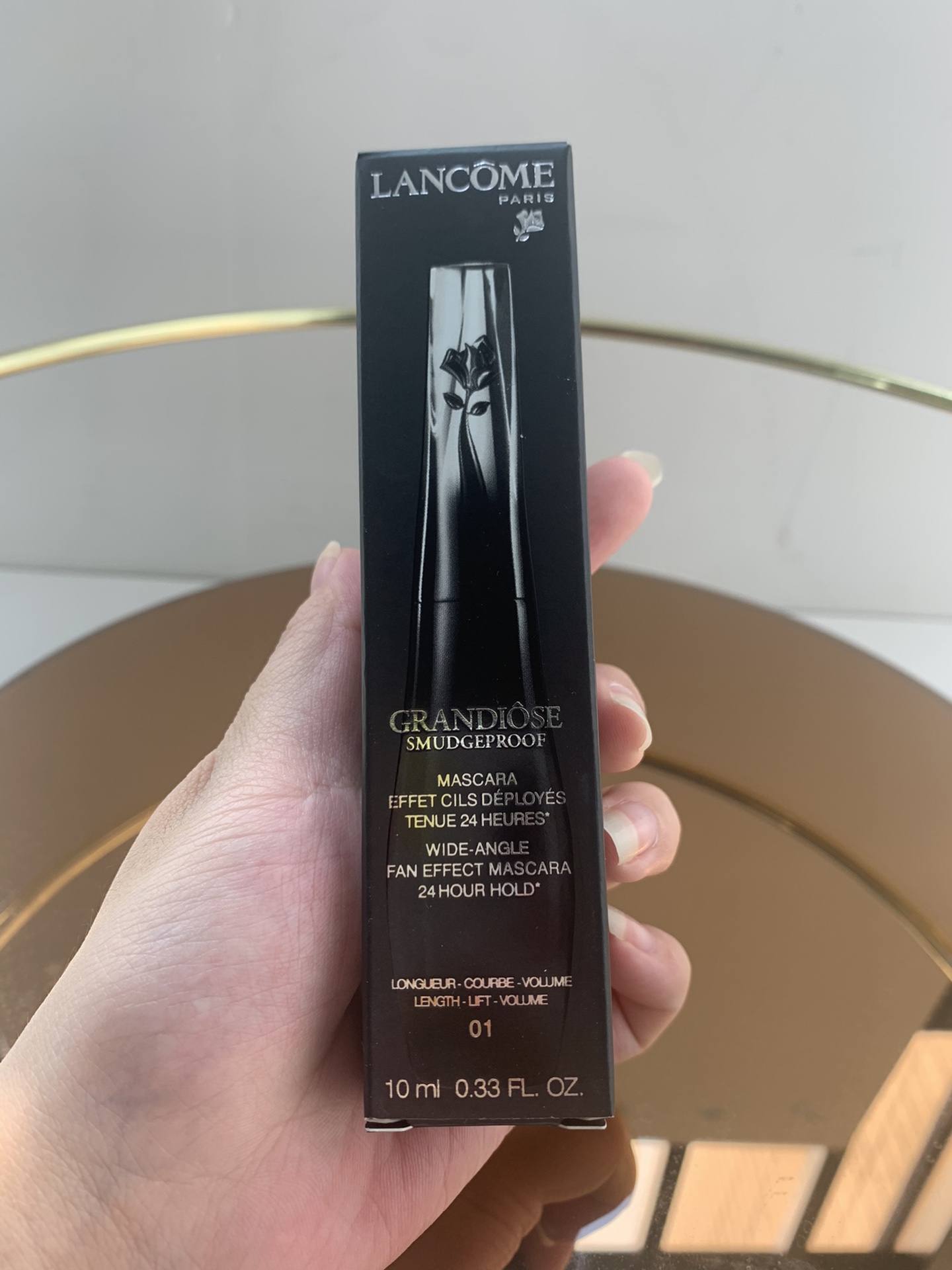 专/80💰
兰蔻天鹅颈睫毛膏！自从被BABY、刘诗诗带上婚礼后，就变成断货人气王 每只眼睛分2部分刷，刷头的方向是不一样的，这样才可以达到最好的效果 这款睫毛膏主打刷出卷翘, 浓密, 根根分明的迷人睫毛，独特的"天鹅颈"刷头专利设计，让刷毛的过程更加顺手，完全可以照顾到每一根睫毛。