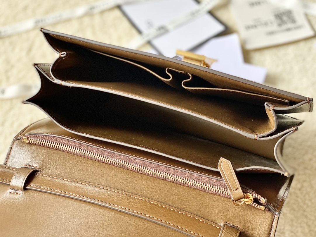 CELINE赛琳自然细牙签纹box牛皮肩背包164173