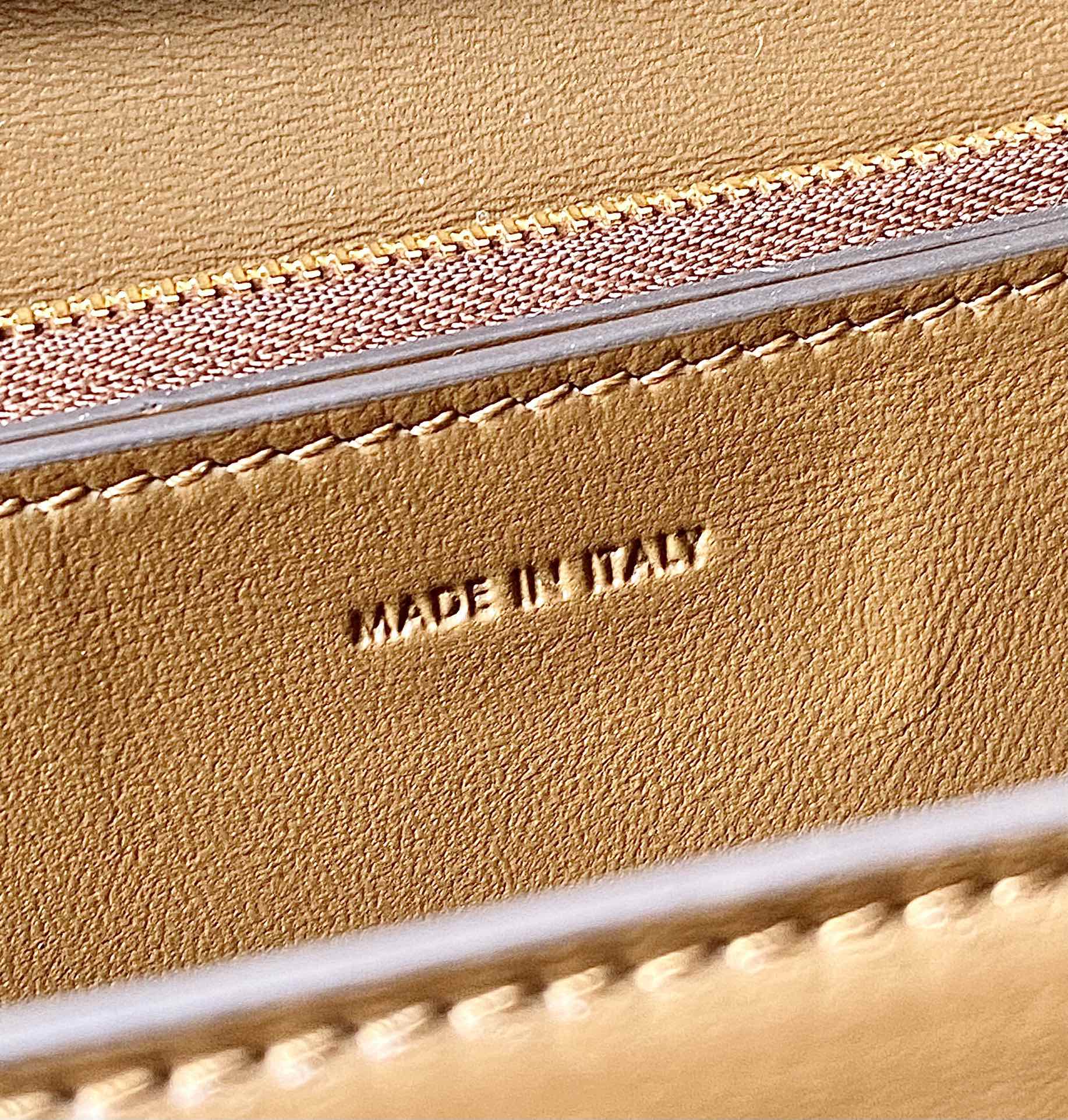 CELINE赛琳自然细牙签纹box牛皮肩背包164173