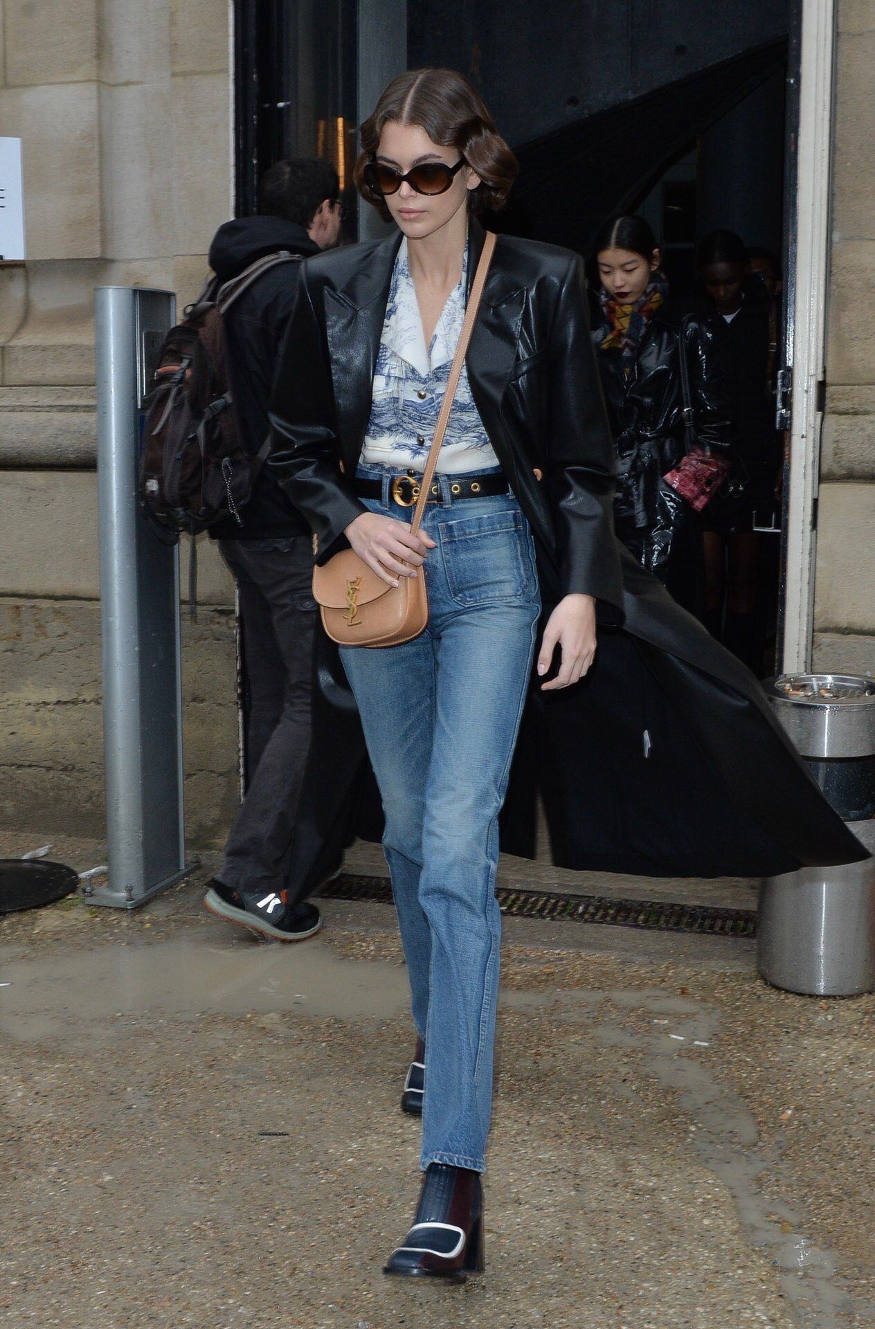 NO:771276,Kaia's real interpretation_ Don't tell me, this bag is really similar to Kaia's temperament. It is low-key and unassuming, with a little coolness in casualness. It is an attractive and tasteful design!  , saint laurent, saint laurent19860909Kaia 本尊演绎_ 你别说,这只包包和Kaia的气质还真的挺像的,低调不张扬,随意中带着少许酷劲儿,属于耐看有味道的设计！,圣罗兰,saint laurent,Bag