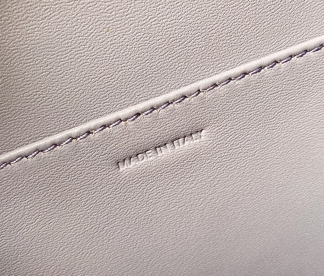 CELINE赛琳自然细牙签纹box牛皮肩背包192523