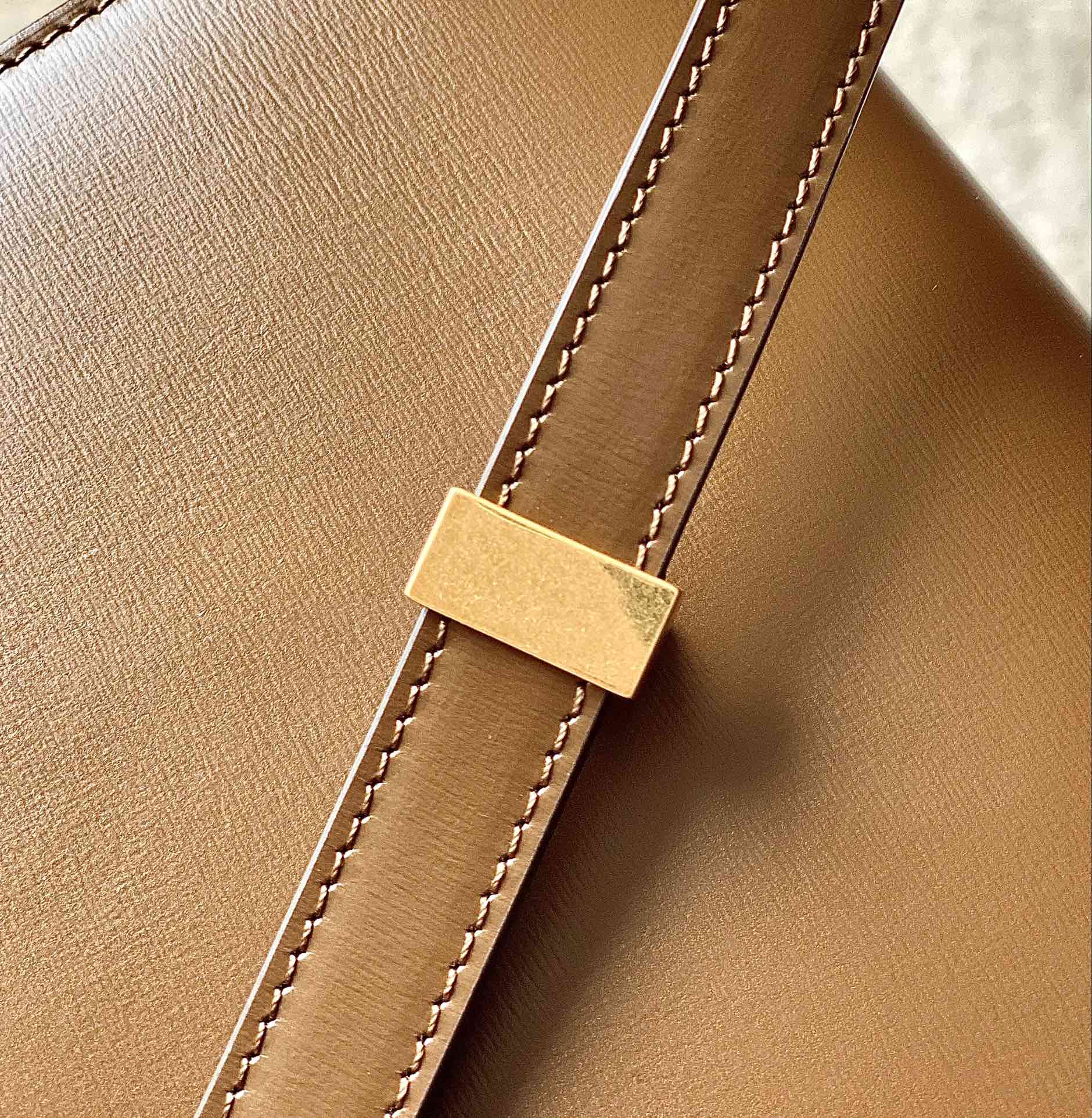 CELINE赛琳自然细牙签纹box牛皮肩背包192523