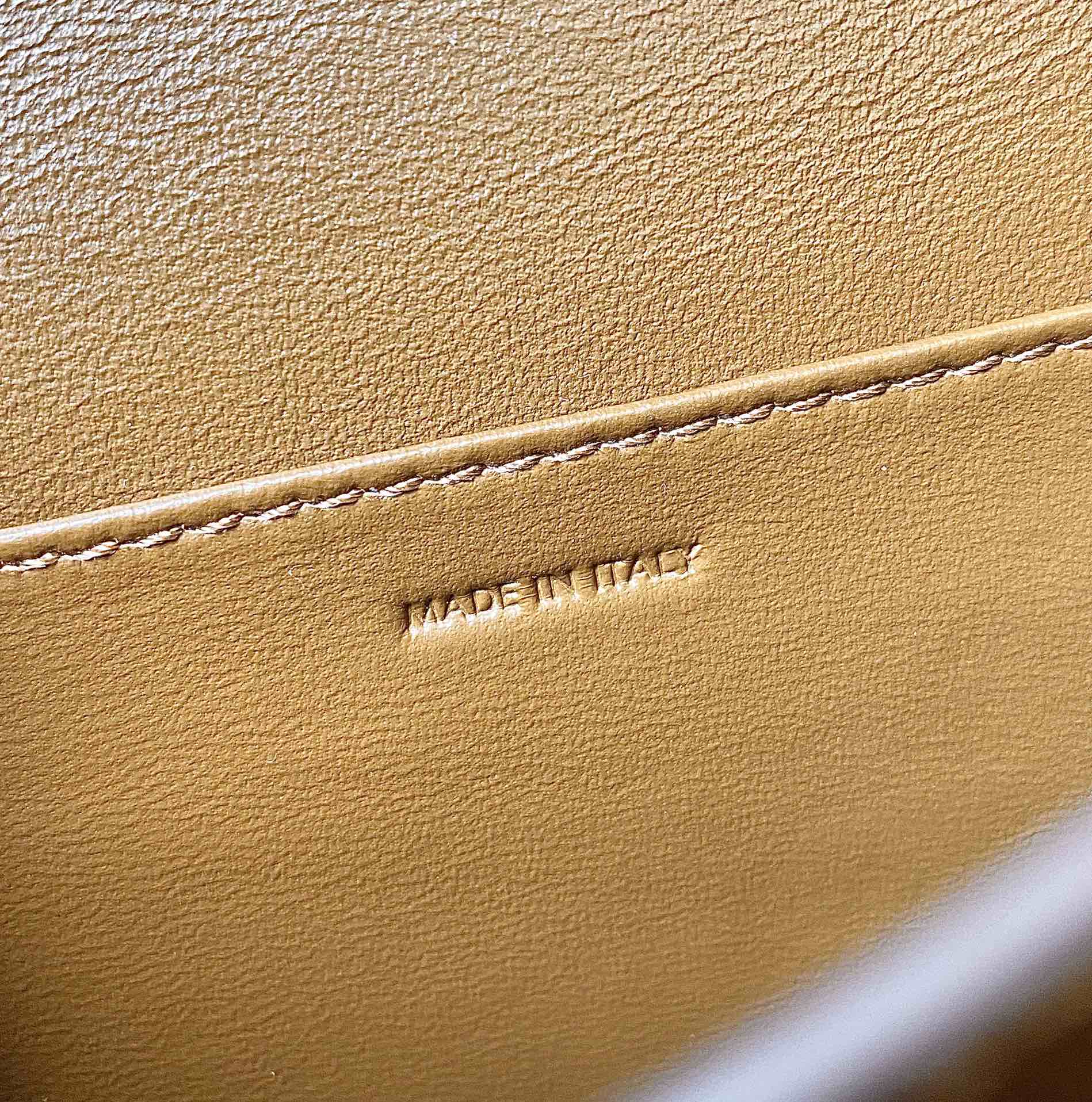 CELINE赛琳自然细牙签纹box牛皮肩背包192523