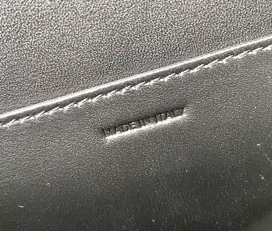 CELINE赛琳自然细牙签纹box牛皮肩背包192523