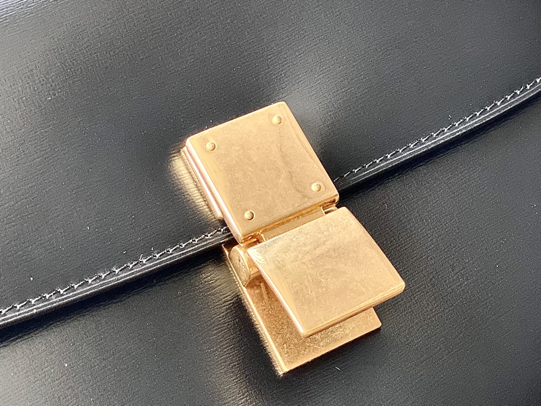 CELINE赛琳自然细牙签纹box牛皮肩背包192523