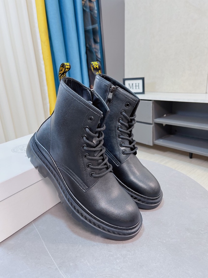 VERSACE 范思哲  高帮官网最休闲男靴抢先上市,材料做工完整,牛皮面羊皮里,最高品质,低价位,实物拍摄,进口专用材料凸显品牌独特魅力 ,原版大底1:1高端定制 38—44,45定做