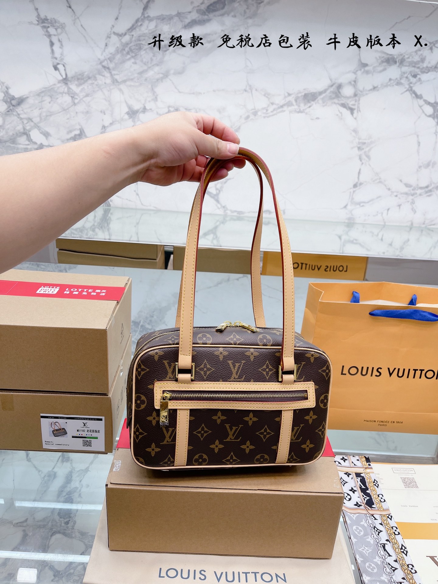 J5 原单顶级牛皮 升级款 免税店包装  Louis Vuitton 路易威登 LV 开口笑中古包 | 背上就有好心情~ 藏匿于热门款中的小众选手， 方方正正的盒子容量特别大， 笑脸特别讨喜~ 春夏包柜里一定有它的位置  Louis Vuitton 路易威登 LV 中古包 1vintage 包包 1 中古包 1 Louis Vuitton 路易威登 LV 开口笑 尺寸25 15cm