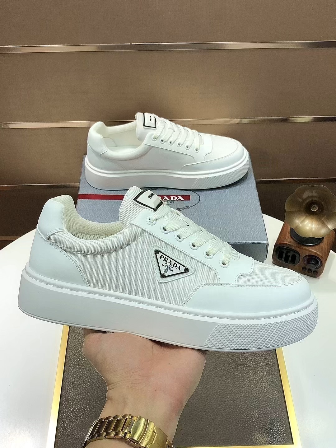 J0  Prada 普拉达 原单减震厚底潮牌主推爆款,前卫百搭时尚男鞋私版开模,飞织鞋面滴胶工艺拼接1：1复刻..时尚干脆、原版进口牛皮垫脚；大气个性更潮更抢眼更追求档次,它将颠覆旧念,与您共度时尚潮人必备! 必自留 ! 高大上的舒适大低,高端品质做工.码数：38-4545定做