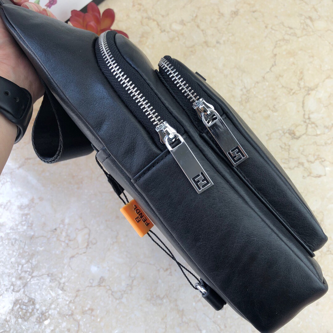 🏳️🌈醉爆款 推荐 👍做工细节无可挑剔！色针脚工整细致，全手工折边完美呈现！皮料、五金！私家定制！不是市