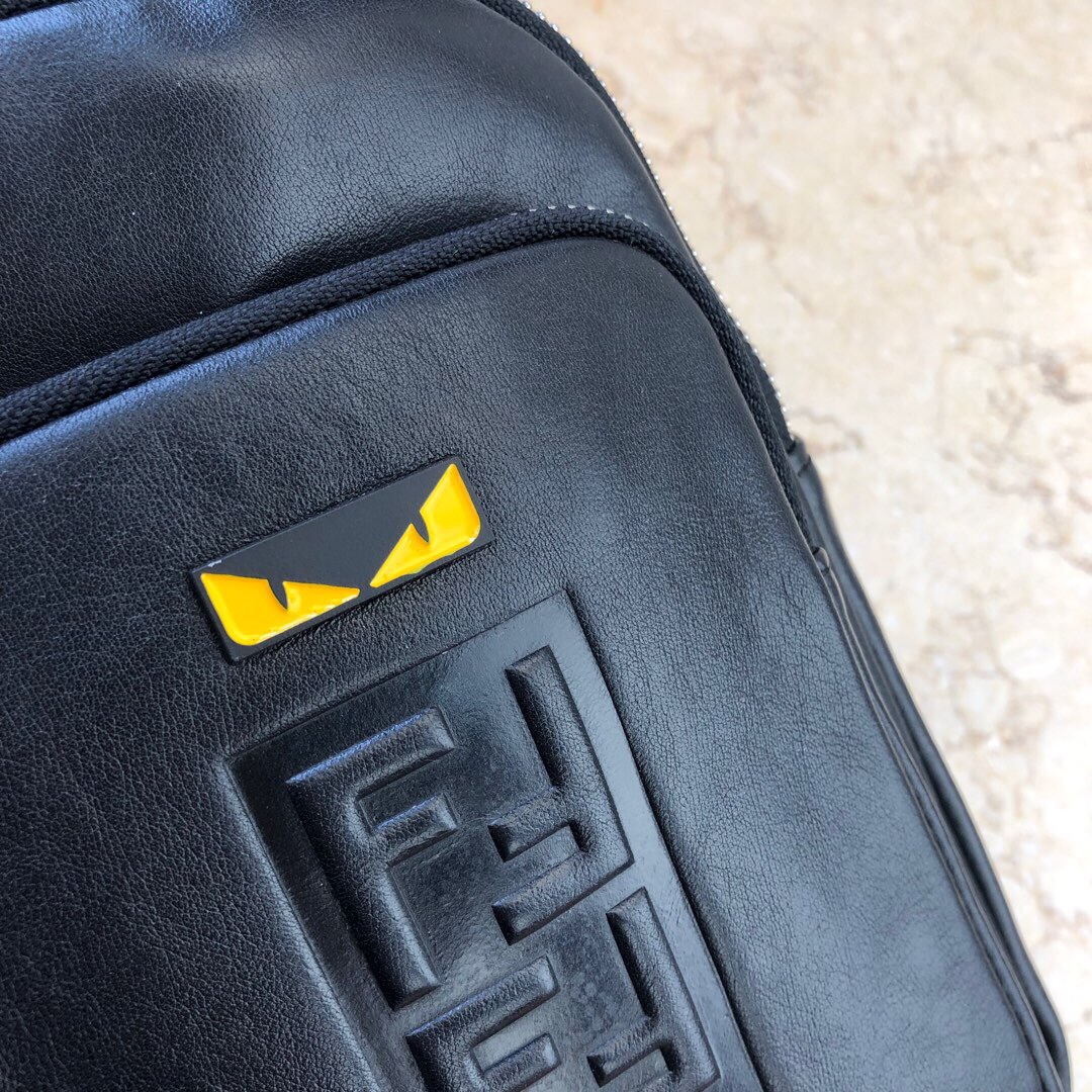 🏳️🌈醉爆款 推荐 👍做工细节无可挑剔！色针脚工整细致，全手工折边完美呈现！皮料、五金！私家定制！不是市