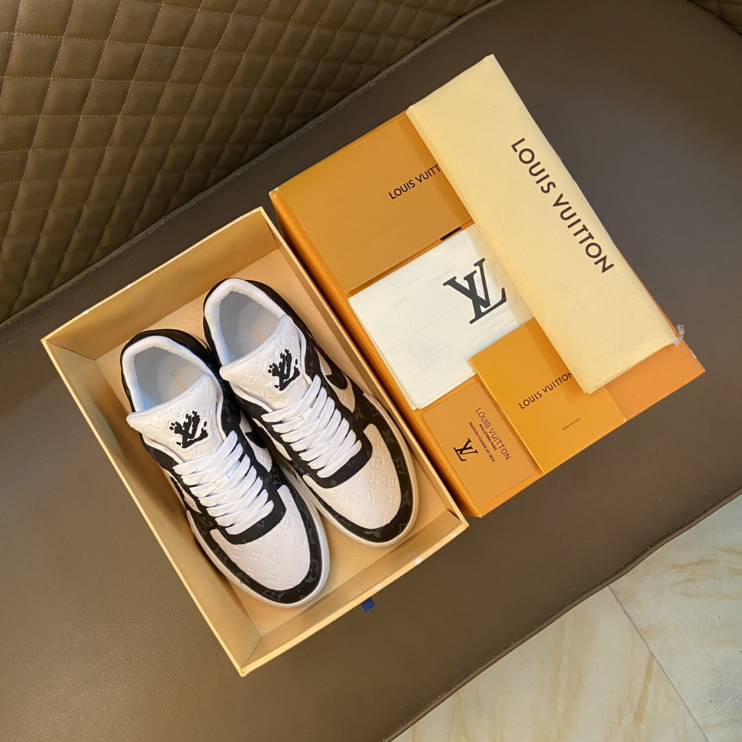 I5 LOUlS VUlTTON 路易威登～独特现风运动鞋.LV专柜代购休闲鞋 男士2022专柜同步发售,意大利进口原版品牌精选头层柔软牛皮.羊皮内里 拒绝脱色磨脚鞋底：原厂特供原版底,.法国懒人风格设计 套脚 贴原单品质 超舒服原版底 .就好像实物拍摄实物更赞 适合户外司机驾车完美 高品质板鞋,男装男鞋码数：38-44 45可定做 黑色 棕色 白色 绿色 灰色 选