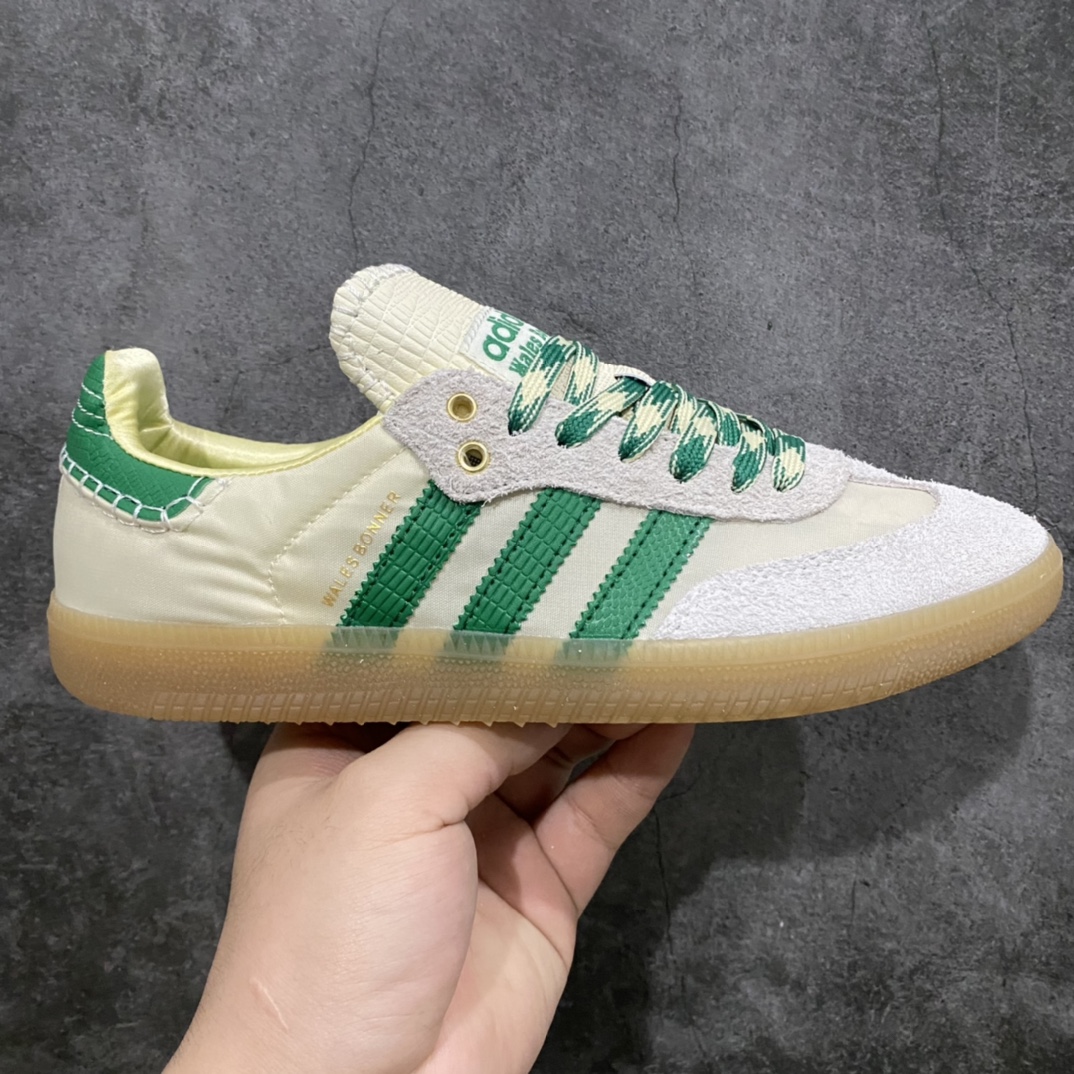 Wales Bonner x AD Originals Samba 桑巴舞系列绅士德训足球风百搭低帮休闲运动板鞋 GY4344 英国女设计师GraceBonner旗下男装品牌WALES BONNER与Adidas Originals2022春夏系列联名亮相。整个系列以1970年代和1980年代的足球服装风格为基调,加入了丰富的配色。本次一起推出了联名鞋款,同样是浓厚的复古风,搭配足球袜更显得有上世纪运动街头那味儿了!板鞋上采用了撞色的粗线缝合设计,使整双鞋复古但充满了现代设计。 尺码:36 36⅔ 37⅓ 38 38⅔ 39⅓ 40 40⅔ 41⅓ 42 42⅔ 43⅓ 44 45-选品中心