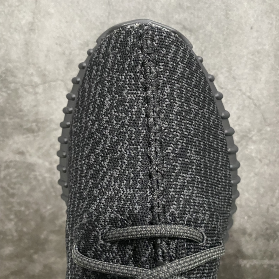 图片[5]-H12版本2023版Yeezy350初代 \”Pirate Black\” 全黑 纯黑武士 黑魂 BB5350-2023 原厂再生高弹纱 艺超原厂鞋带 原厂Cost高斯环保线 百宏原厂后拉织带环 德国进口巴斯夫大底 原档案底模数据 区别市面一切版本 均不是一个档次 辰元原厂针织代工 细节还原度极高 大几率过验 尺码 36 36.5 37 38 38.5 39 40 40.5 41 42 42.5 43 44 44.5 45 46 47 48-选品中心