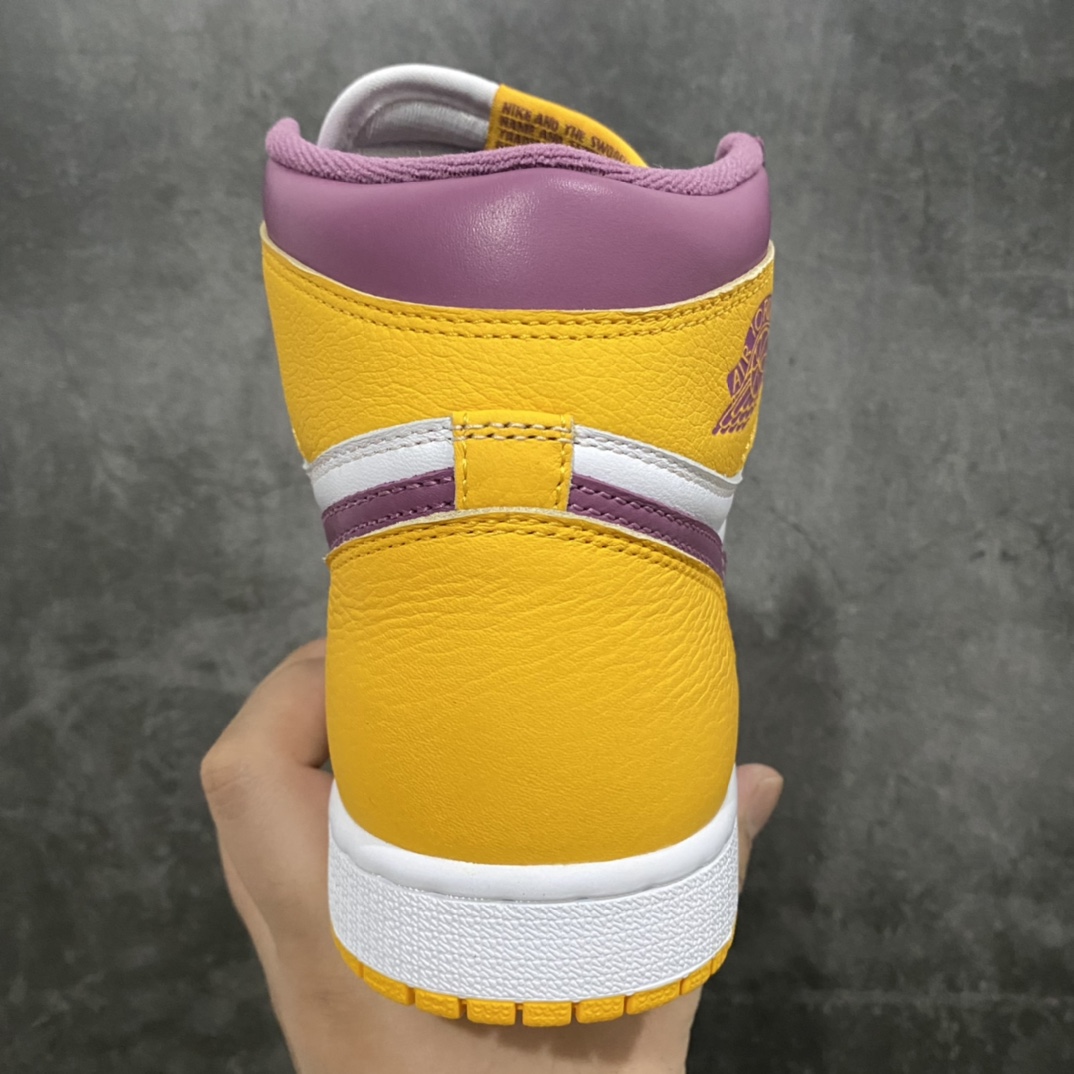 图片[4]-莞产纯原版Air Jordan AJ1 白紫黄 555088-706 鞋面采用该组织标志的白、紫、黄色彩打造 拥有不错层次感和视觉效果 鞋侧 Swoosh Logo 采用紫色示人 为整双鞋增添了一抹亮眼的外观 白色中底搭配黄色外底 呼应主题的同时 完成鞋款设计 尺码：36 36.5 37.5 38 38.5 39 40 40.5 41 42 42.5 43 44 44.5 45 46 47.5-选品中心
