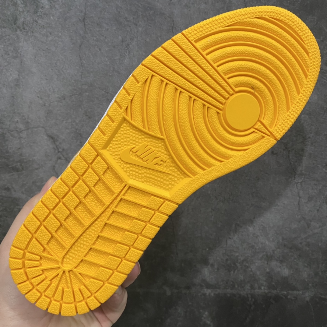 图片[9]-莞产纯原版Air Jordan AJ1 白紫黄 555088-706 鞋面采用该组织标志的白、紫、黄色彩打造 拥有不错层次感和视觉效果 鞋侧 Swoosh Logo 采用紫色示人 为整双鞋增添了一抹亮眼的外观 白色中底搭配黄色外底 呼应主题的同时 完成鞋款设计 尺码：36 36.5 37.5 38 38.5 39 40 40.5 41 42 42.5 43 44 44.5 45 46 47.5-选品中心