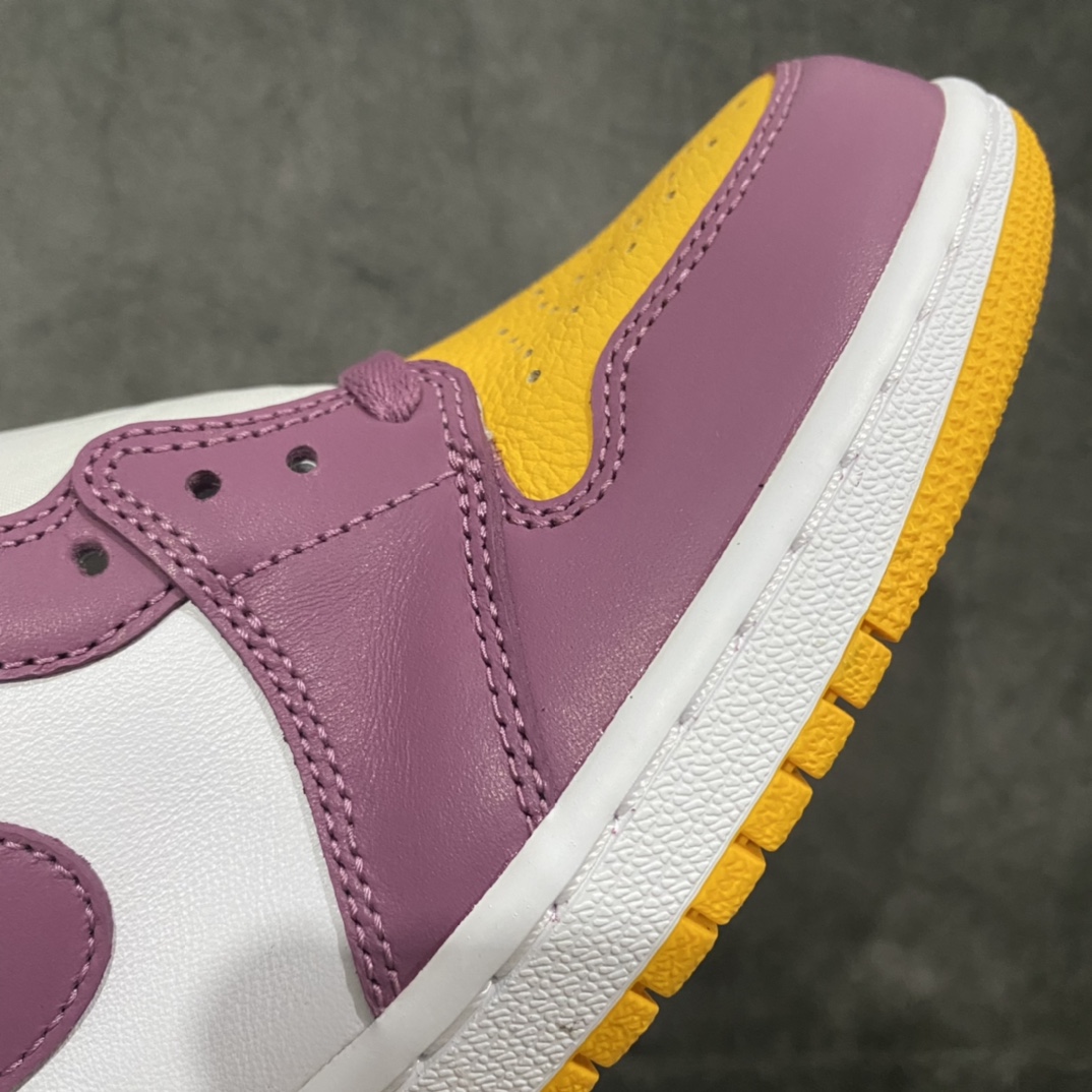 图片[6]-莞产纯原版Air Jordan AJ1 白紫黄 555088-706 鞋面采用该组织标志的白、紫、黄色彩打造 拥有不错层次感和视觉效果 鞋侧 Swoosh Logo 采用紫色示人 为整双鞋增添了一抹亮眼的外观 白色中底搭配黄色外底 呼应主题的同时 完成鞋款设计 尺码：36 36.5 37.5 38 38.5 39 40 40.5 41 42 42.5 43 44 44.5 45 46 47.5-选品中心