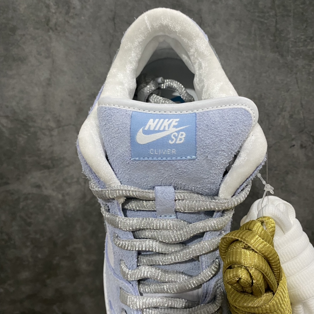 图片[8]-M纯原 Sean Cliver x NK SB Dunk Low \”Holiday Special\” 冰雪奇缘蓝色情人节 DC9936-100 圈内最强 零售首选 独家原厂航空铝磨具打磨大底 鞋头坡度极致还原 原盒原配 圈内天花板工艺 原厂冲刀 超高清洁度 全鞋零毛边皮料切割 全套原楦原模倾力打造完美版型 采用原厂百宏鞋带以及原厂百宏织唛舌标 内标可供原厂几率过验 原厂中底布黄色点胶 原厂中底布拉帮走线遵循公司‼️ 尺码：36 36.5 37.5 38 38.5 39 40 40.5 41 42 42.5 43 44 45 46 47.5-选品中心