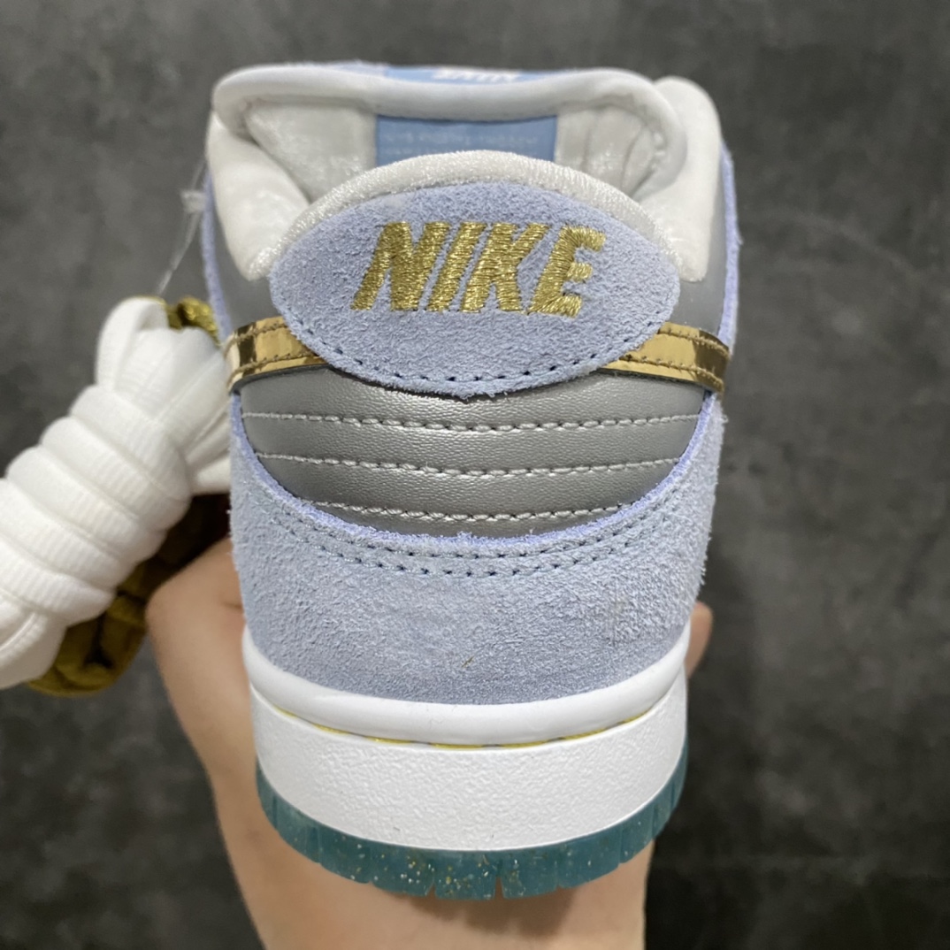 图片[4]-M纯原 Sean Cliver x NK SB Dunk Low \”Holiday Special\” 冰雪奇缘蓝色情人节 DC9936-100 圈内最强 零售首选 独家原厂航空铝磨具打磨大底 鞋头坡度极致还原 原盒原配 圈内天花板工艺 原厂冲刀 超高清洁度 全鞋零毛边皮料切割 全套原楦原模倾力打造完美版型 采用原厂百宏鞋带以及原厂百宏织唛舌标 内标可供原厂几率过验 原厂中底布黄色点胶 原厂中底布拉帮走线遵循公司‼️ 尺码：36 36.5 37.5 38 38.5 39 40 40.5 41 42 42.5 43 44 45 46 47.5-选品中心