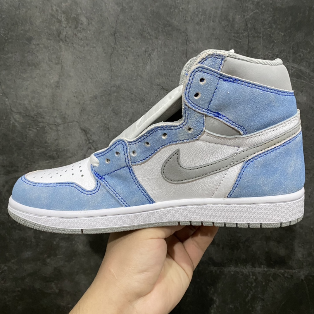 图片[2]-老DT版Air Jordan AJ1 水洗蓝 555088-402 原底面 原厂技术加持 原厂油墨 完美3D高频立体飞翼 字体大小色泽亮度均保持原鞋一致 全部原厂特供皮料 原厂配方烧制的大底 原厂核心技术 原厂拉帮手法 中底布自然渗透 最正宗的AJ1的屁股 钩子 外领口饰片 鞋头 防泥片 鞋眼片 全部采用原厂电脑车 针距 边距完全同步原鞋 最正宗的原鞋即视感 尺码：40-47.5-选品中心