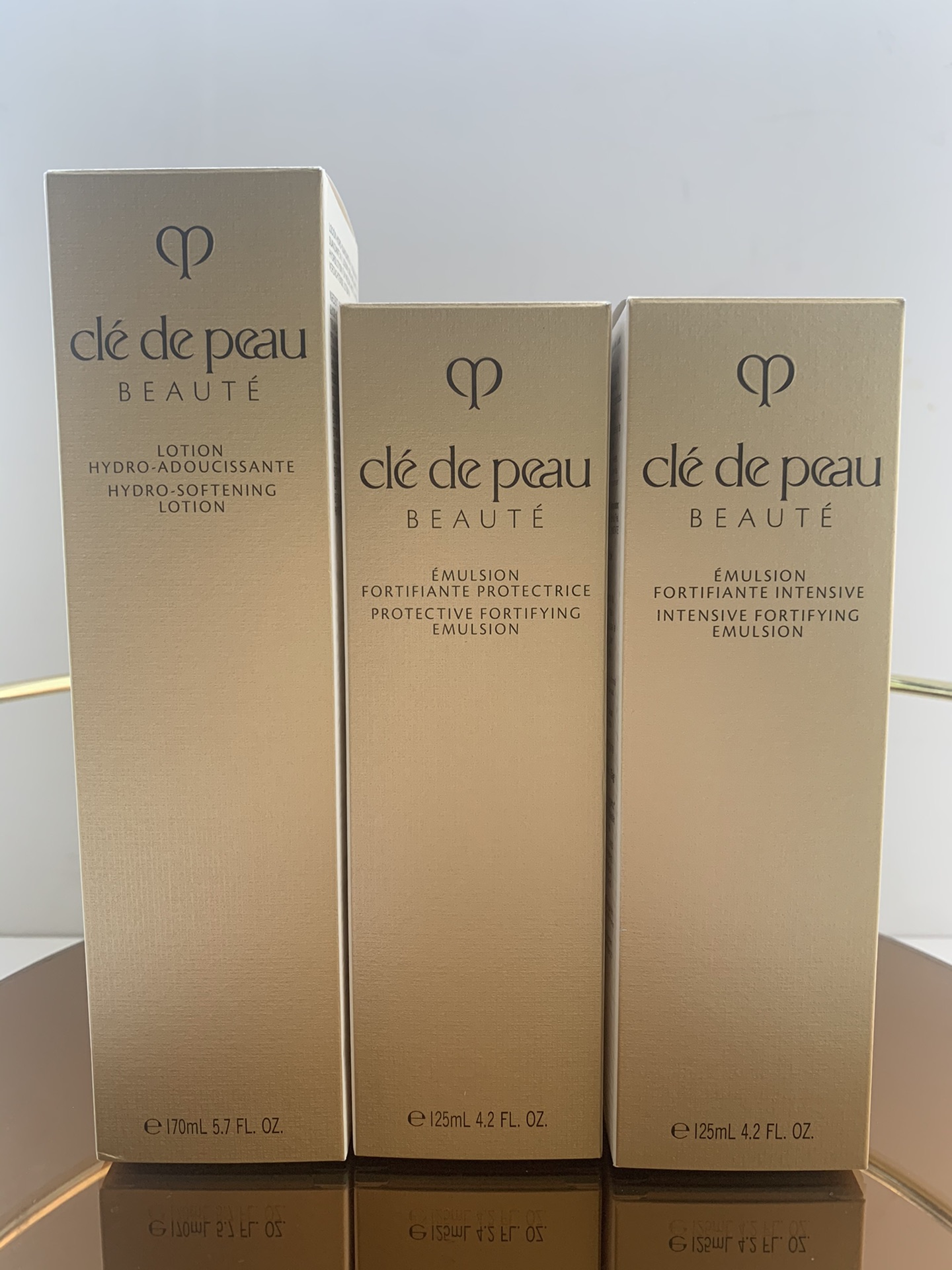 通/300💰
正品质量，完全对版，百里挑一的好质量，明通市场认可版本✔️CPB肌肤之钥三件套水乳版明通版！内含：滋润水170ml，日乳125ml，夜乳125ml。