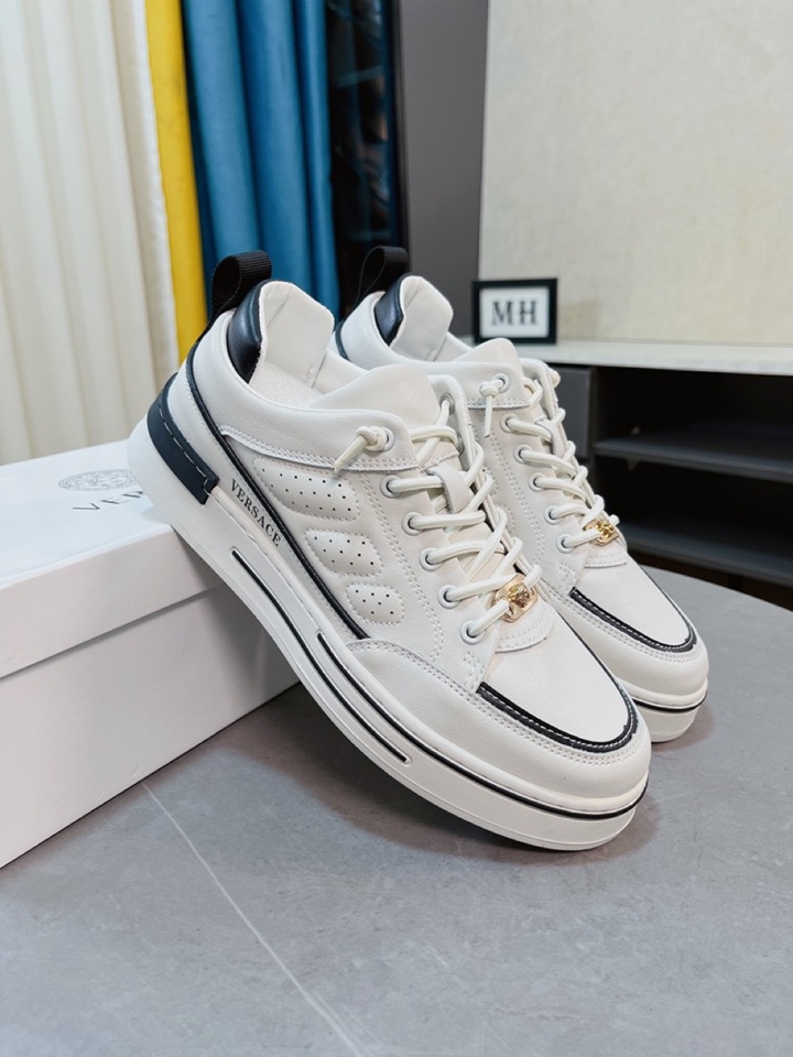 I5 VERSACE 范思哲   巴黎时装走秀款专柜同步上市进口皮面材料内里采用真皮皮里印花大底,绝对的奢华打造,引领时尚新概念.配码：38-44