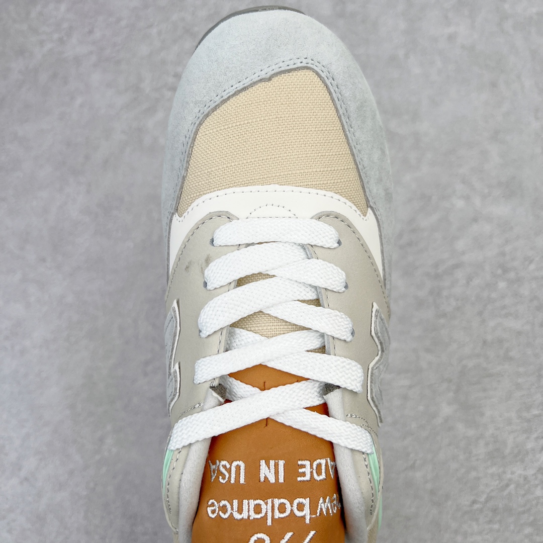 图片[4]-＃K版纯原 New Balance M998 Made in USA NB新百伦高端美产血统系列经典复古休闲运动慢跑鞋 NB998 诞生于 1993 年，作为第一双使用 ABZORB 缓冲材料的鞋款，一经发售就受到大量消费者的热烈追捧，如今已经成为了历久不衰的经典代表鞋款之一。原楦原数据开发版型 以优质面料制成鞋面结构。鞋面采用经典网眼布材质，辅以绒面革覆盖，带来更加清爽舒适的穿着体验。鞋舌上标记的 \\\”998\\\” 字样增强鞋款辨识度的同时，为鞋款注入更多动人细节。鞋款采用 ABZORB 缓冲材料的中底，通过缓冲和压缩阻力相结合来吸收冲击，稳定性高，不易打滑，助你畅享舒适有型的运动体验。采用猪巴革组合网织鞋面材质 后跟嵌入TPU装饰条稳固 升级原装5层独立私模 尺码：36 36.5 37 38 39.5 40 40.5 41.5 42 42.5 43 44 44.5 45-选品中心