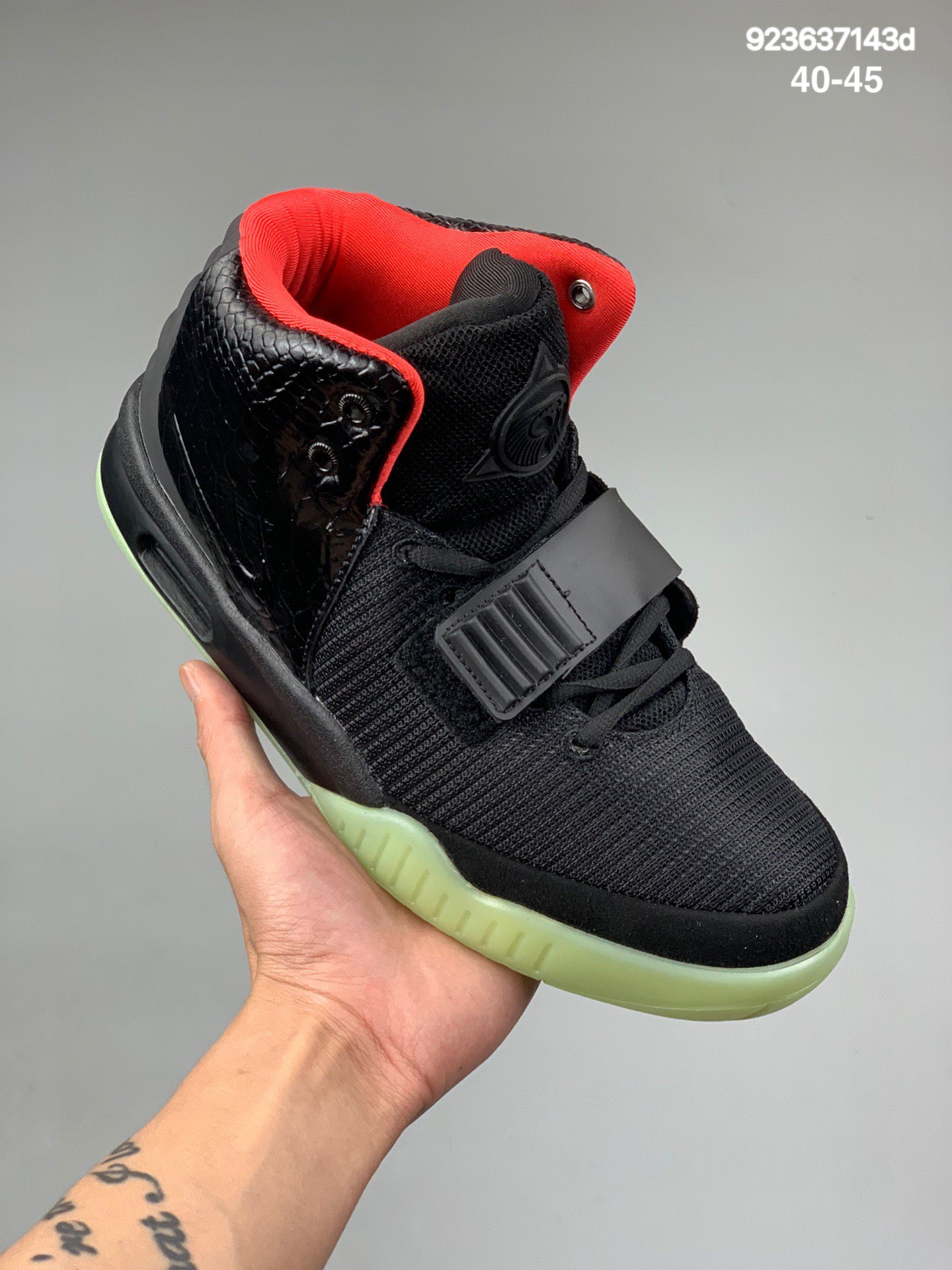 本地
坎耶·维斯特联名，超级限定！Kanye West xNike Air Yeezy II NRG 椰子二代中帮纪念球鞋耐克Air Yeezy 2 SP NRG Red October 灰椰子，椰子2，货号：508214 
0Size:40-45
编码：923637143d